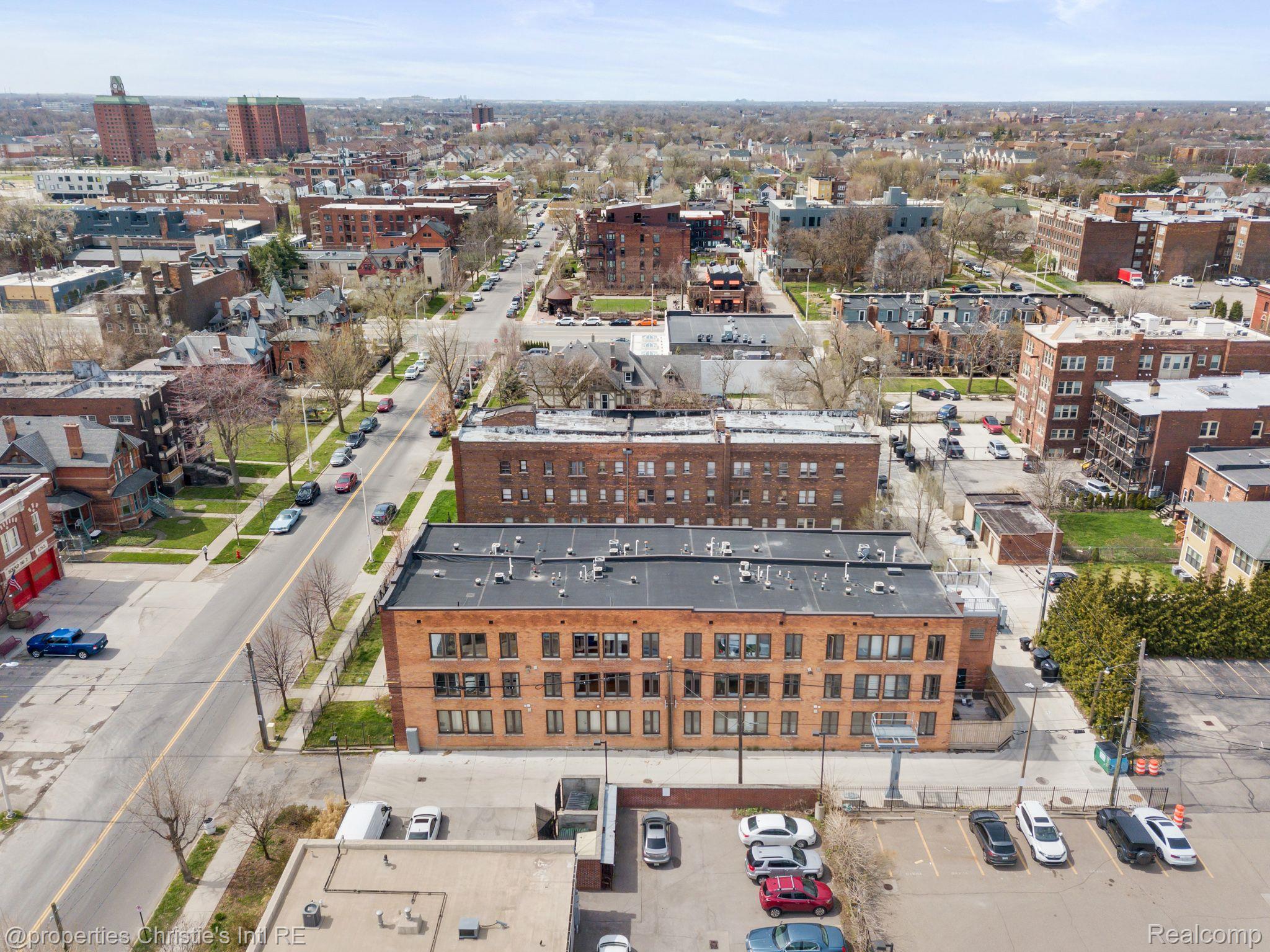 434 W ALEXANDRINE Street 207