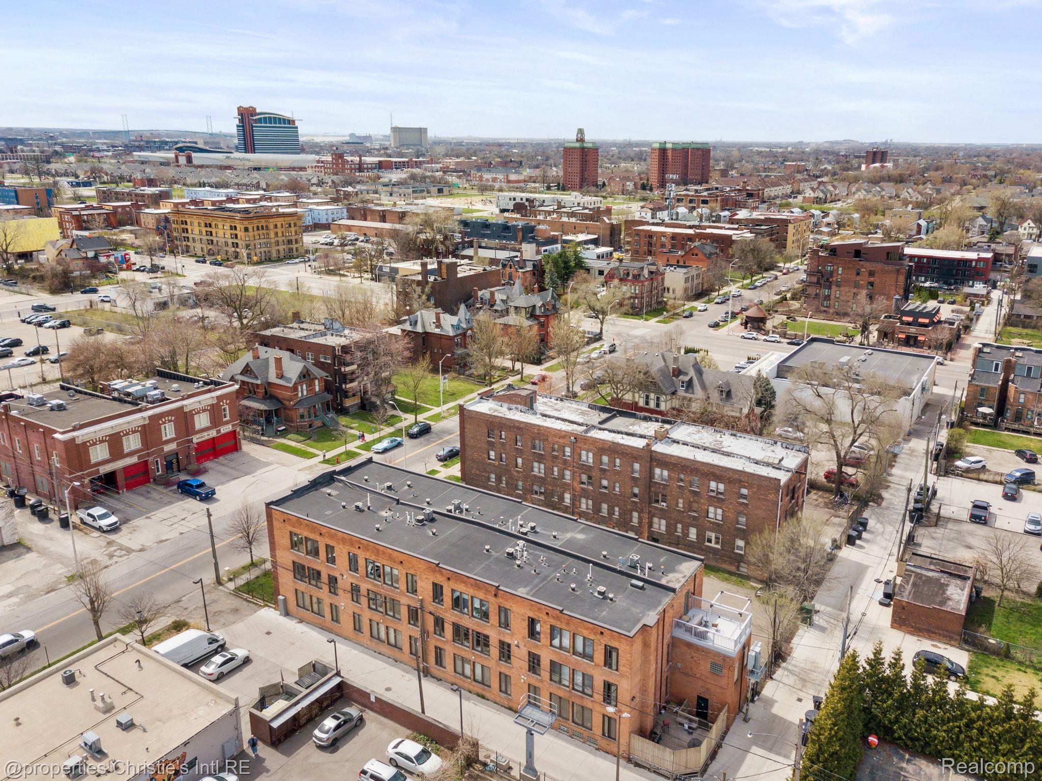 434 W ALEXANDRINE Street 207
