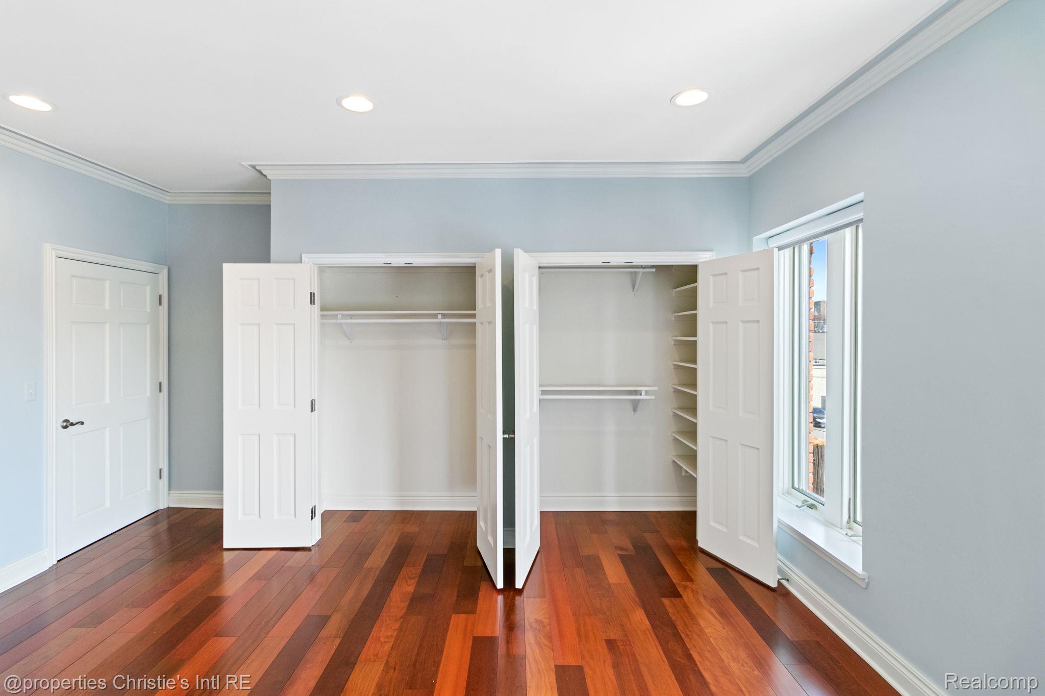 434 W ALEXANDRINE Street 207