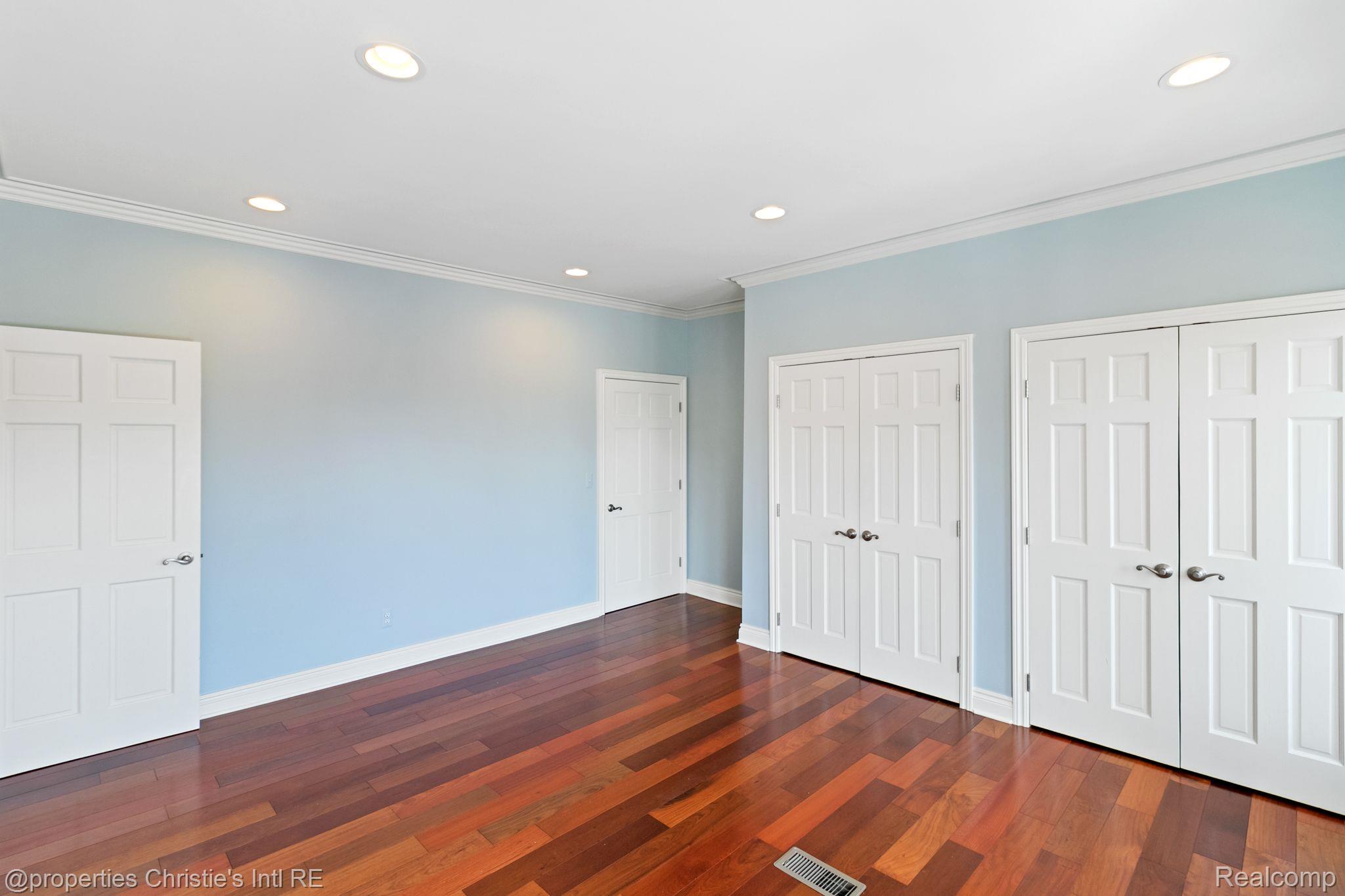 434 W ALEXANDRINE Street 207