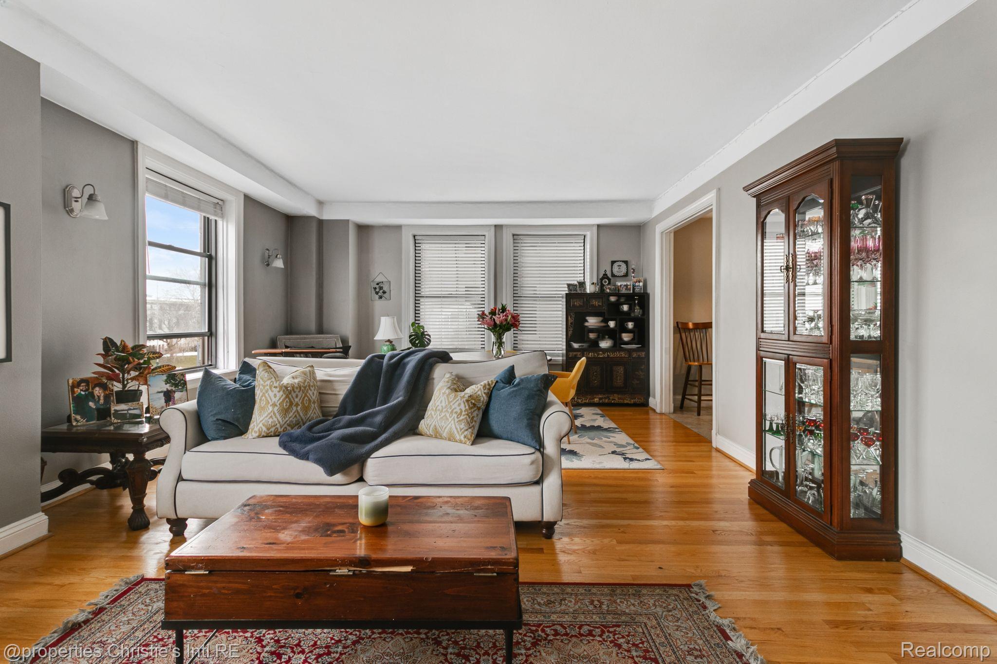 15 E KIRBY Street 404