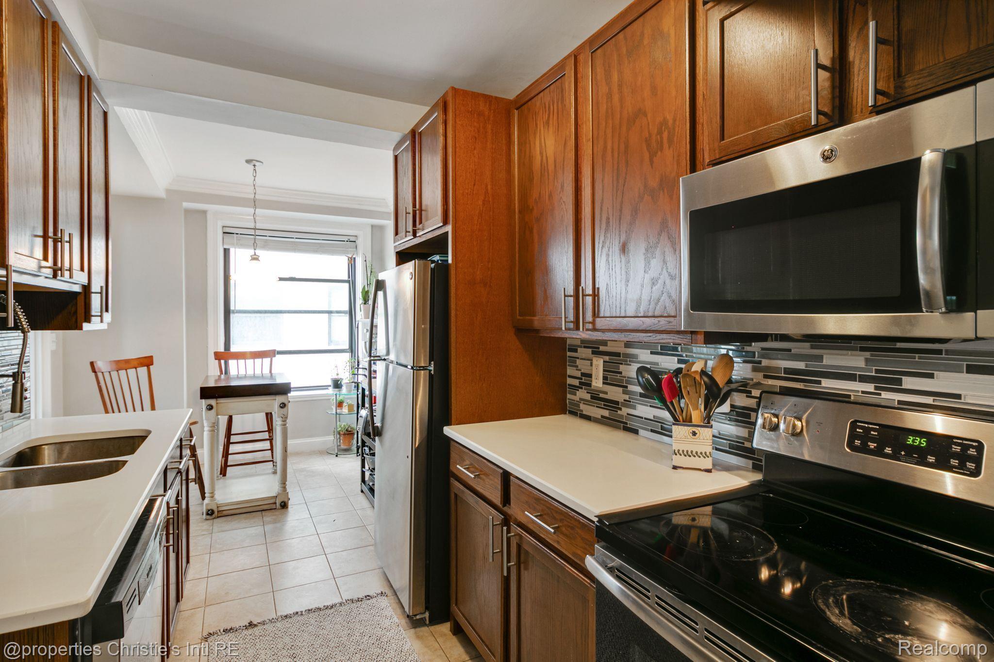 15 E KIRBY Street 404