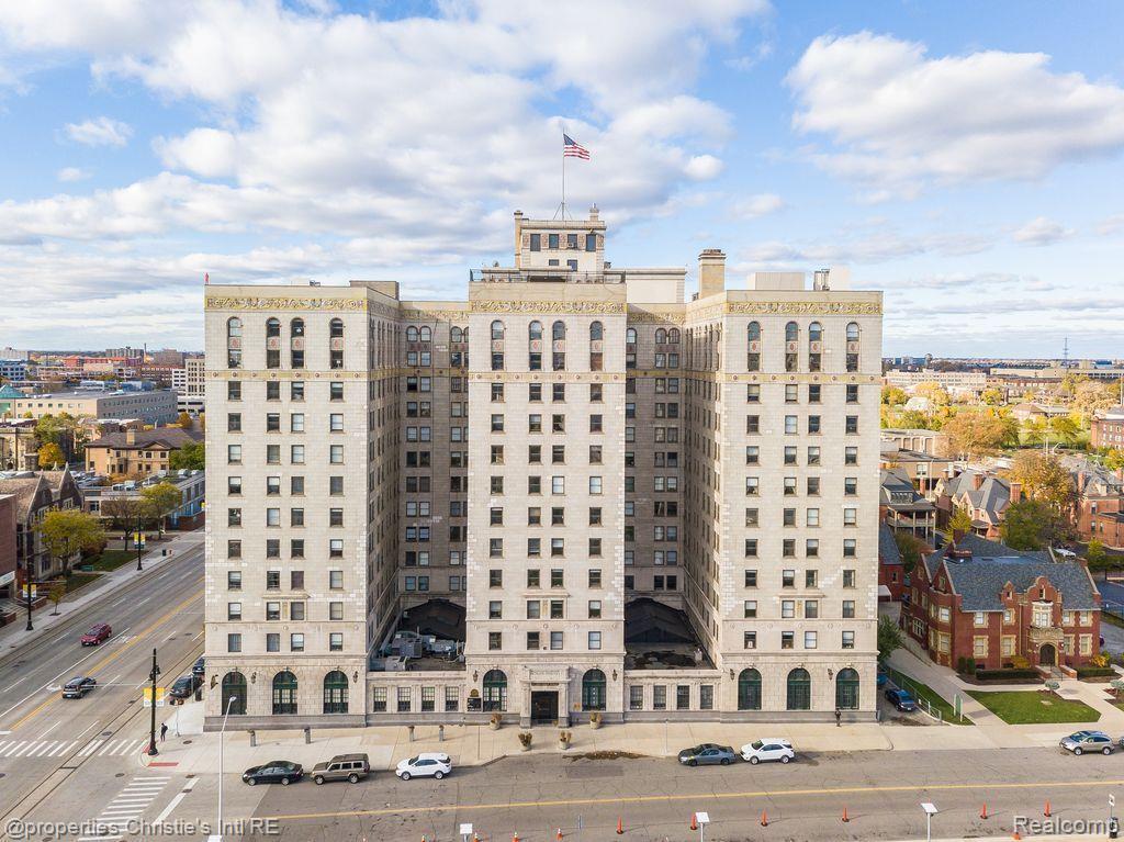 15 E KIRBY Street 404