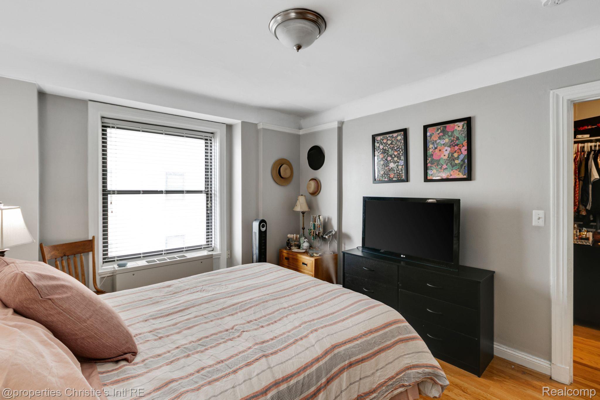 15 E KIRBY Street 404
