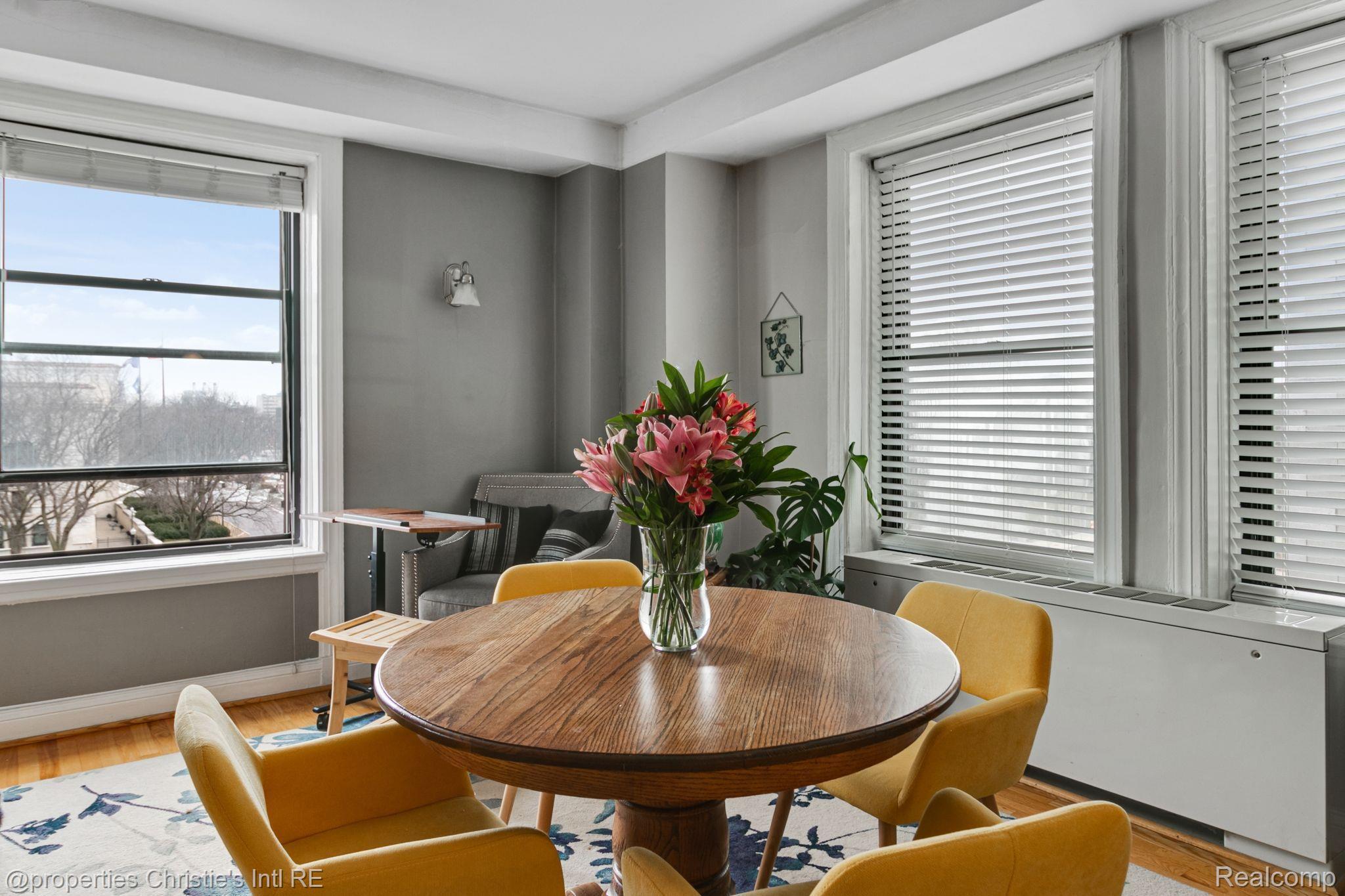 15 E KIRBY Street 404