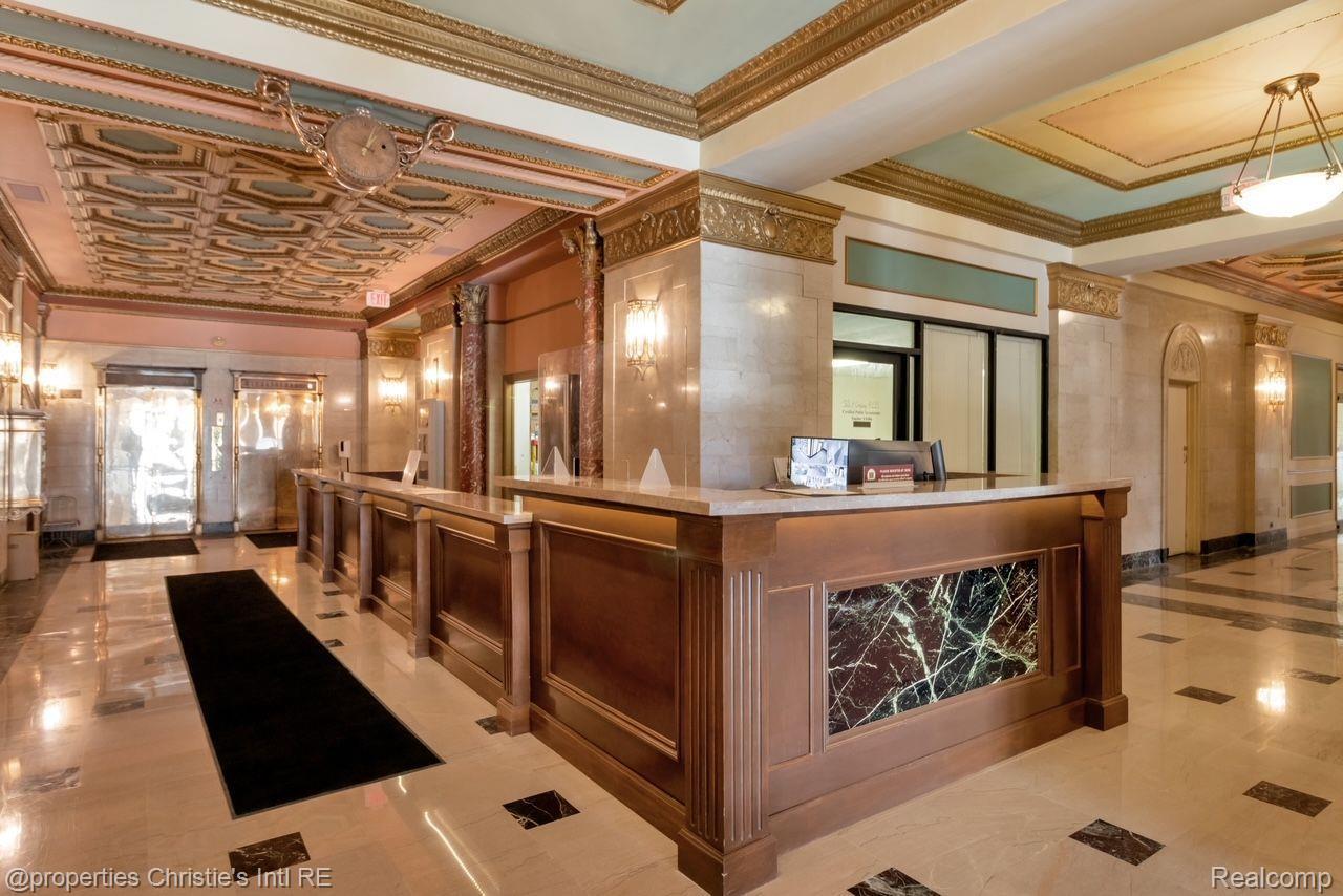 15 E KIRBY Street 404