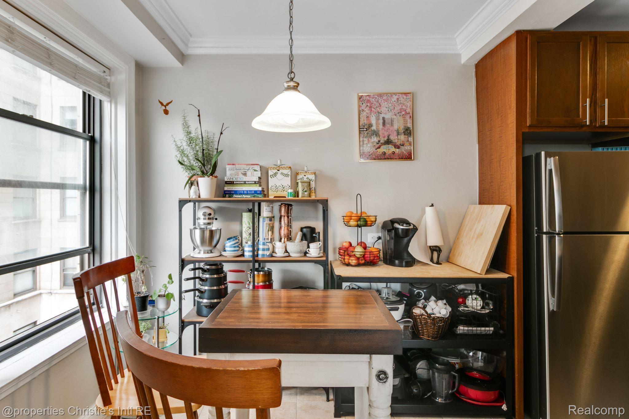 15 E KIRBY Street 404
