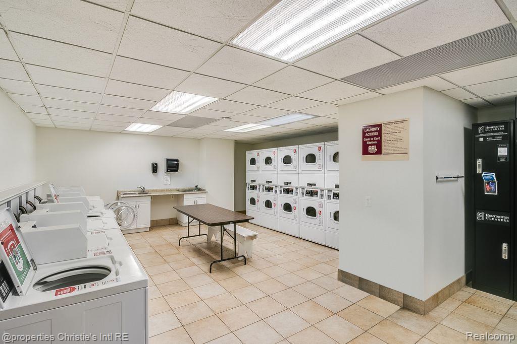 15 E KIRBY Street 404