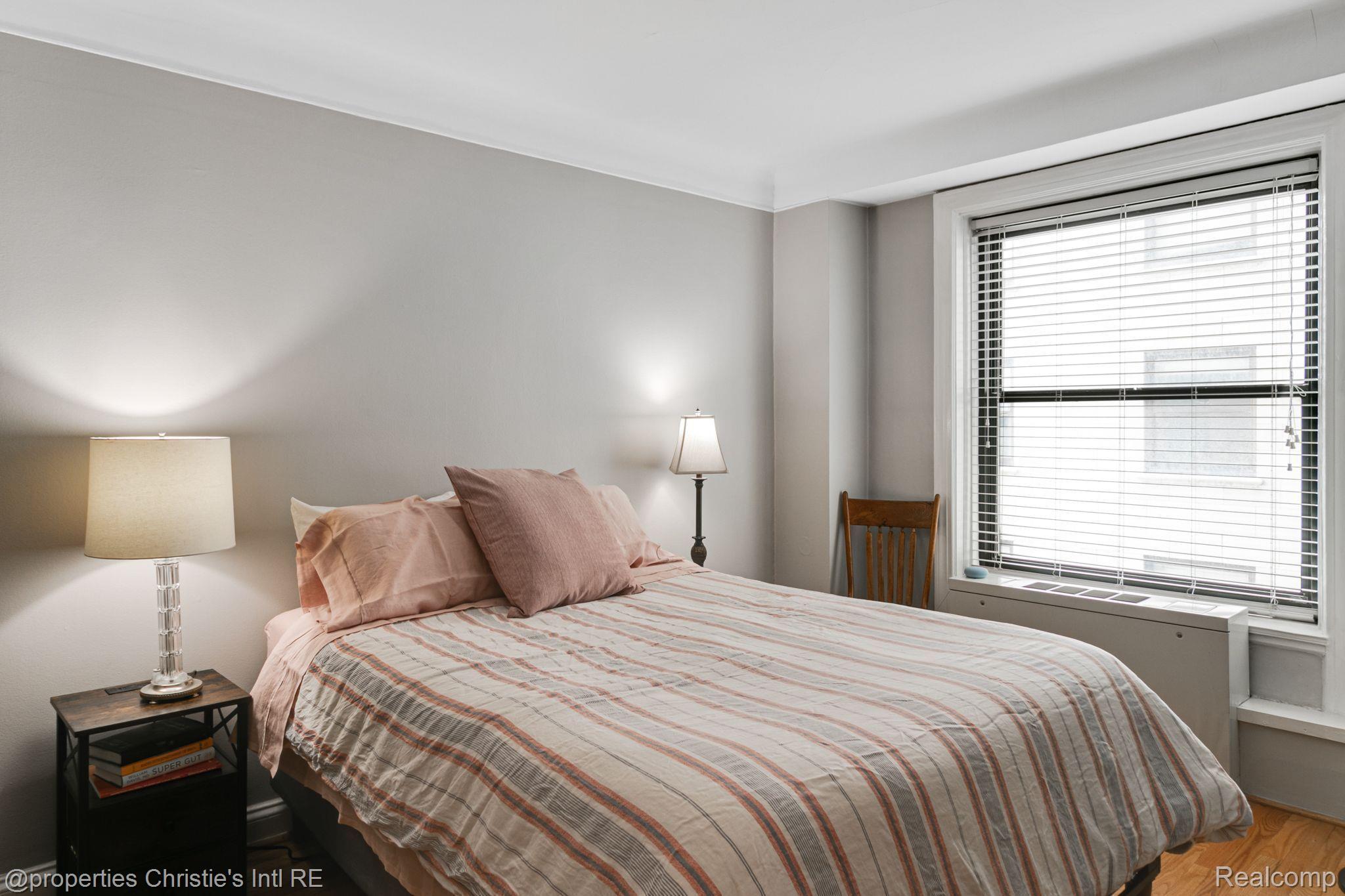 15 E KIRBY Street 404