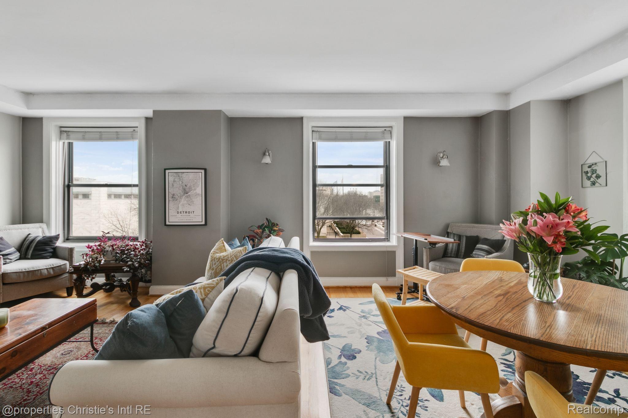 15 E KIRBY Street 404