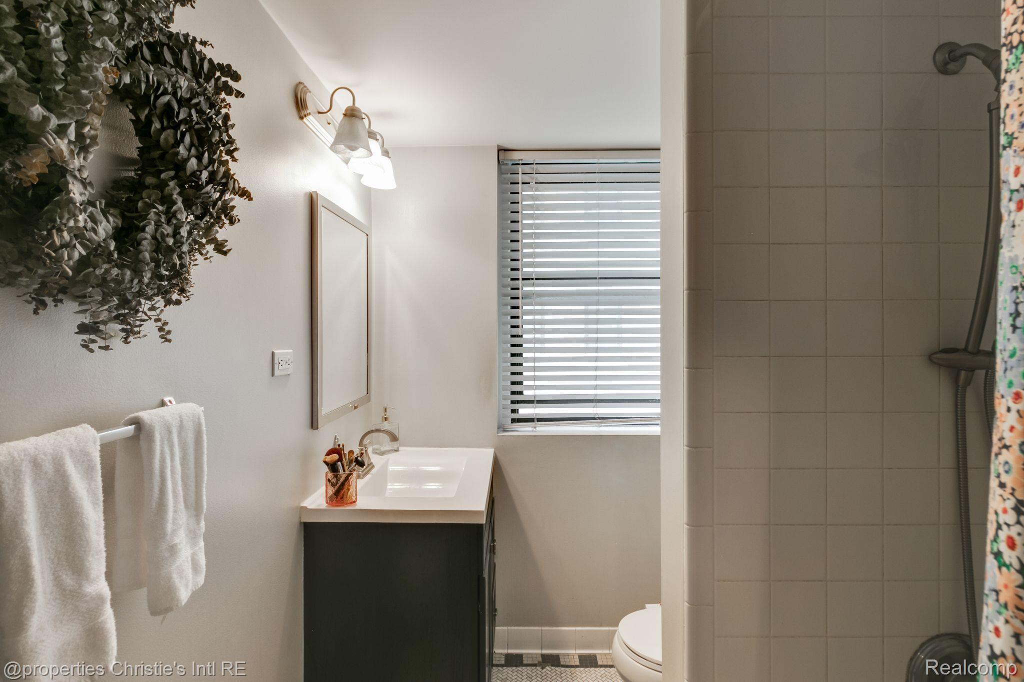 15 E KIRBY Street 404