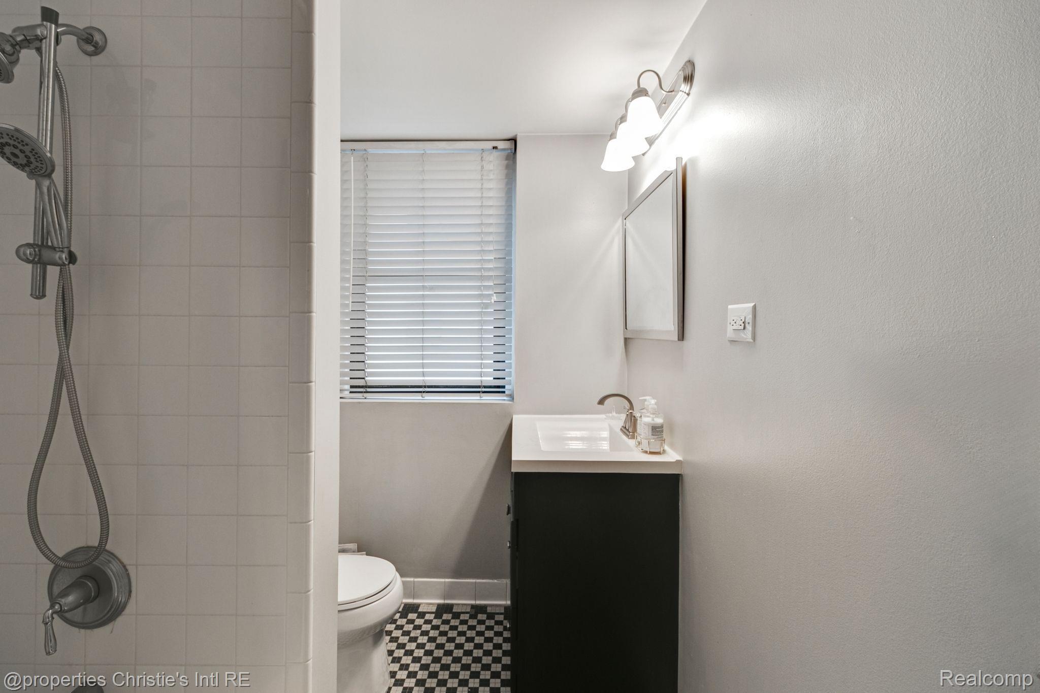 15 E KIRBY Street 404