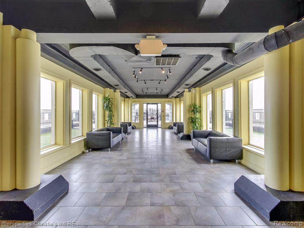 15 E KIRBY Street 404