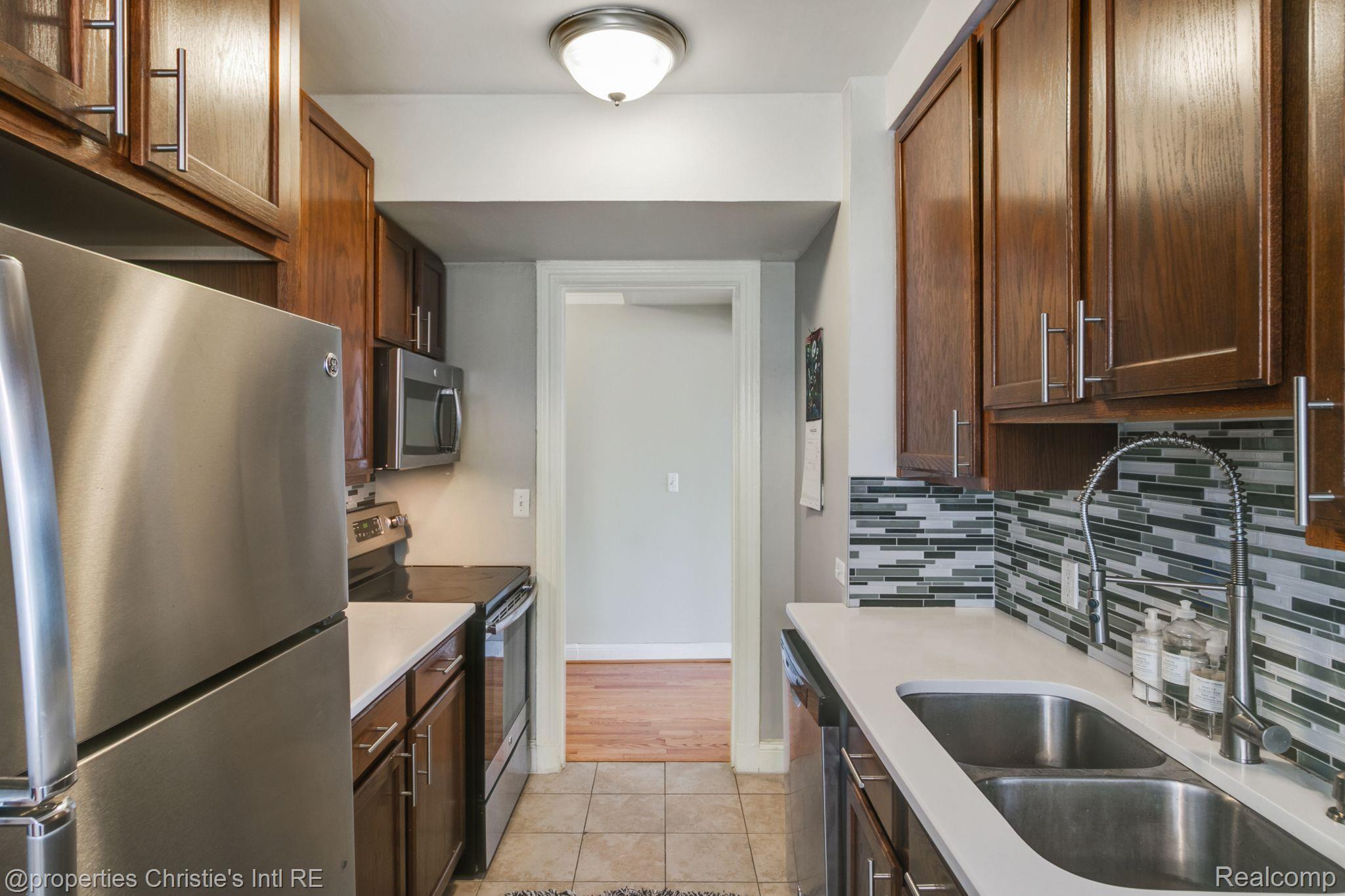 15 E KIRBY Street 404