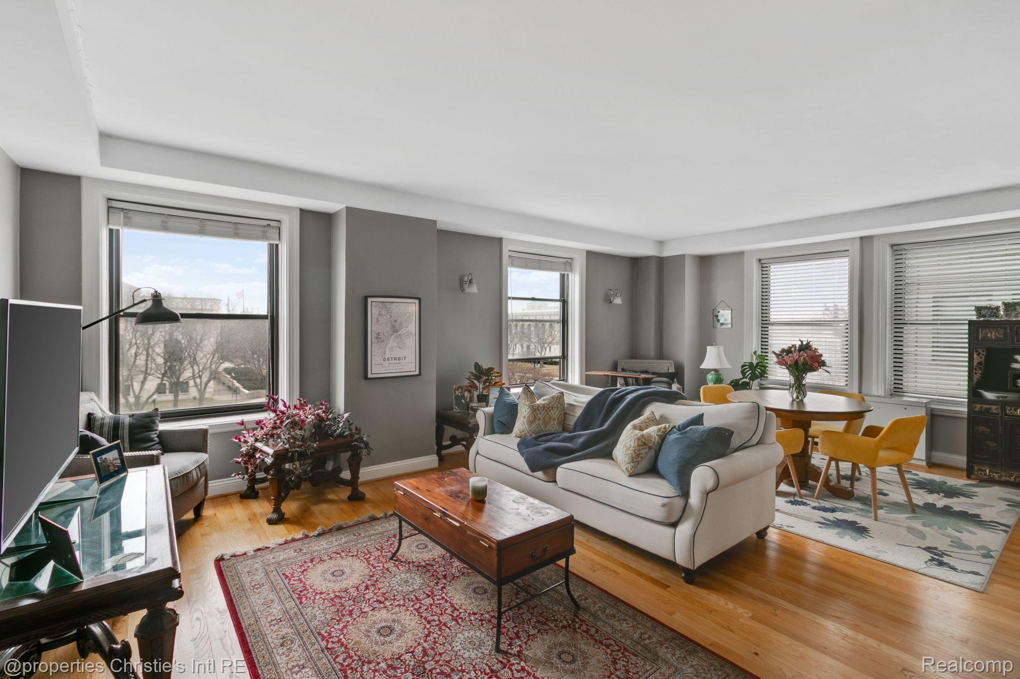 15 E KIRBY Street 404