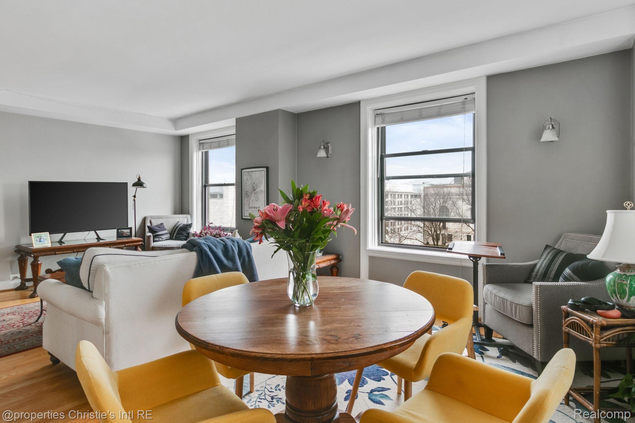 15 E KIRBY Street 404