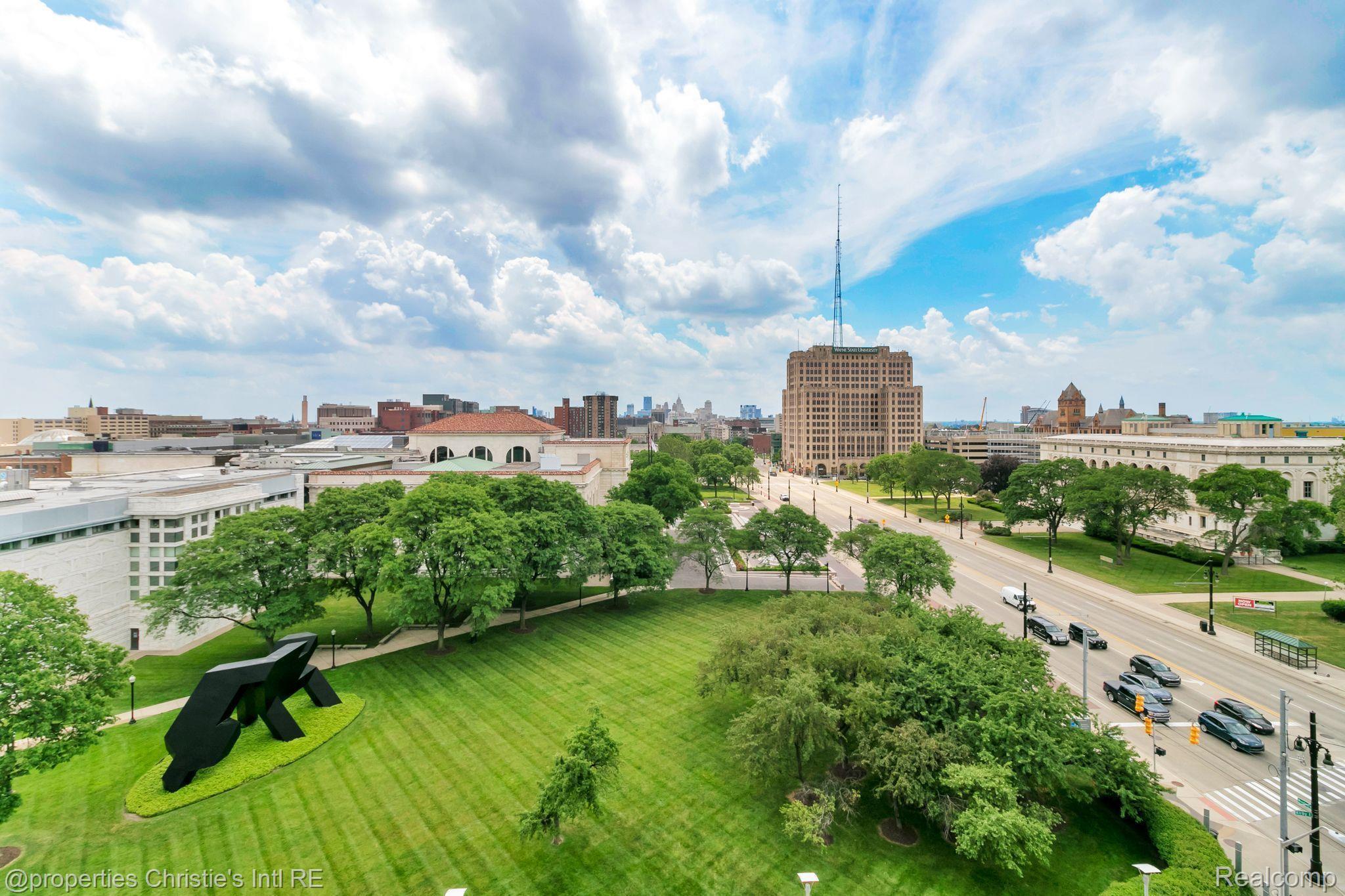 15 E KIRBY Street 404