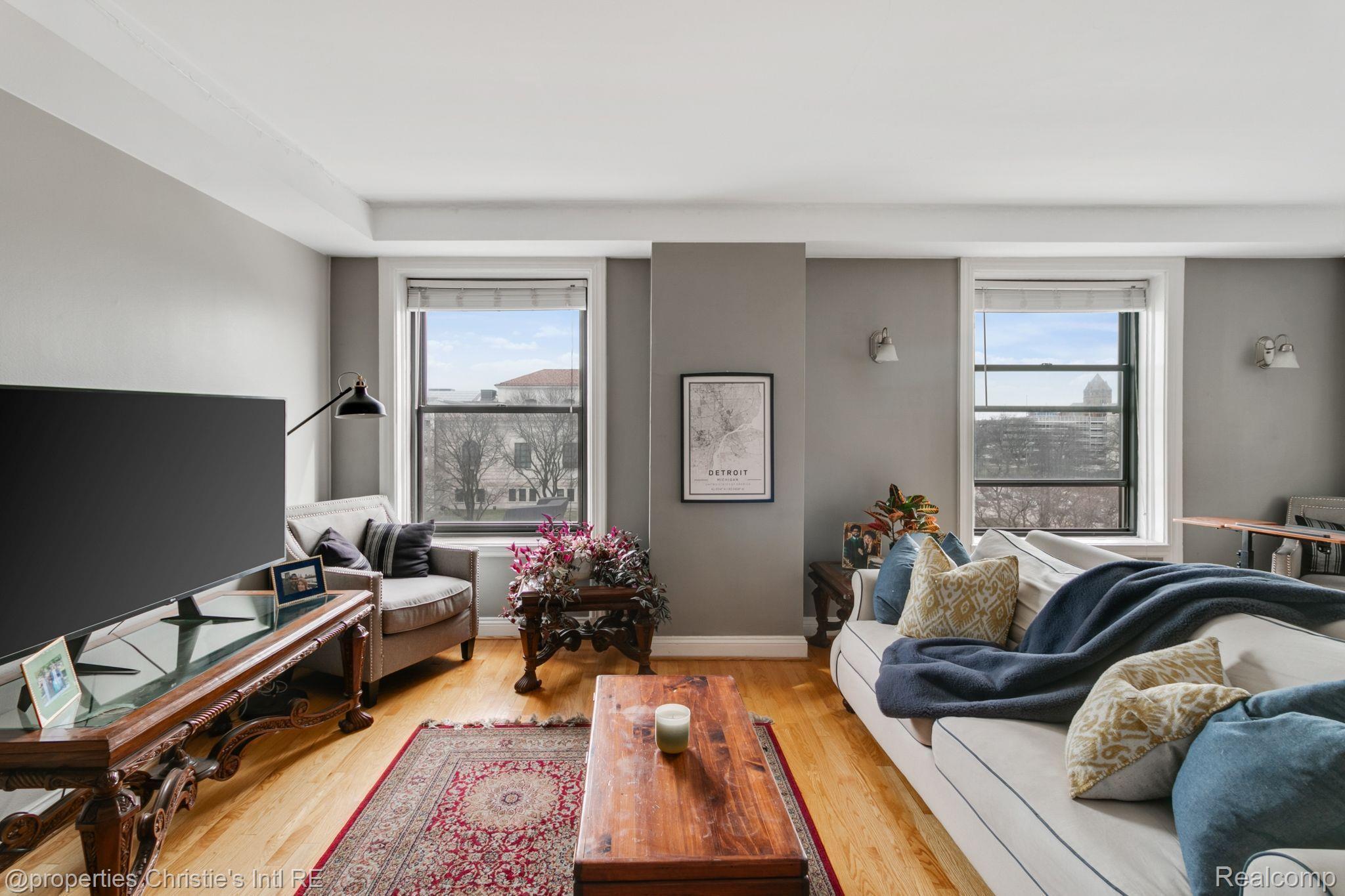 15 E KIRBY Street 404