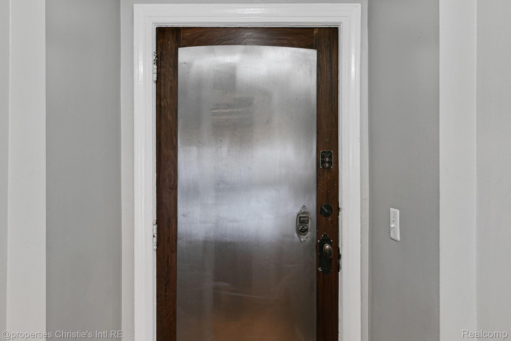 15 E KIRBY Street 404