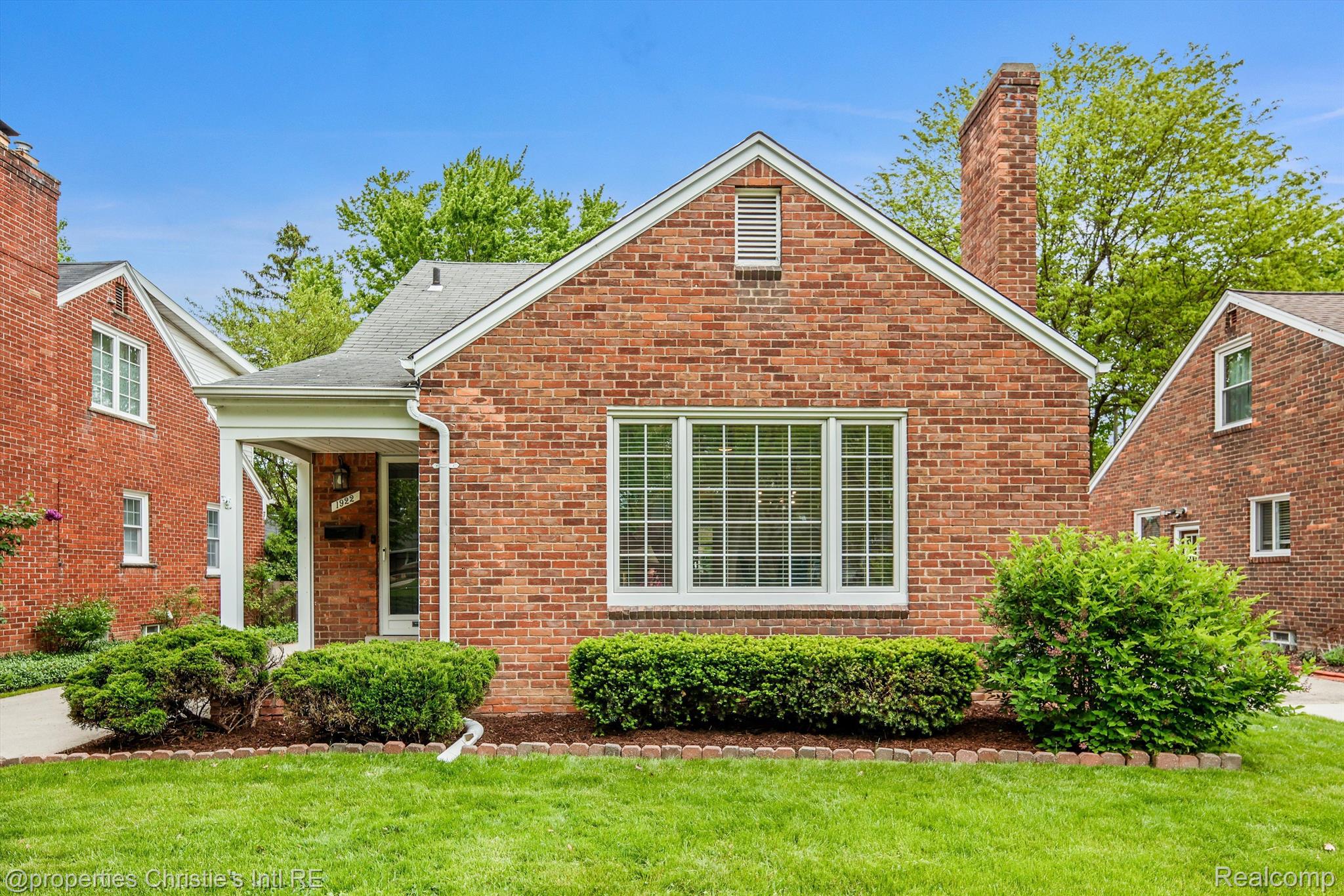 1922 MANCHESTER Boulevard