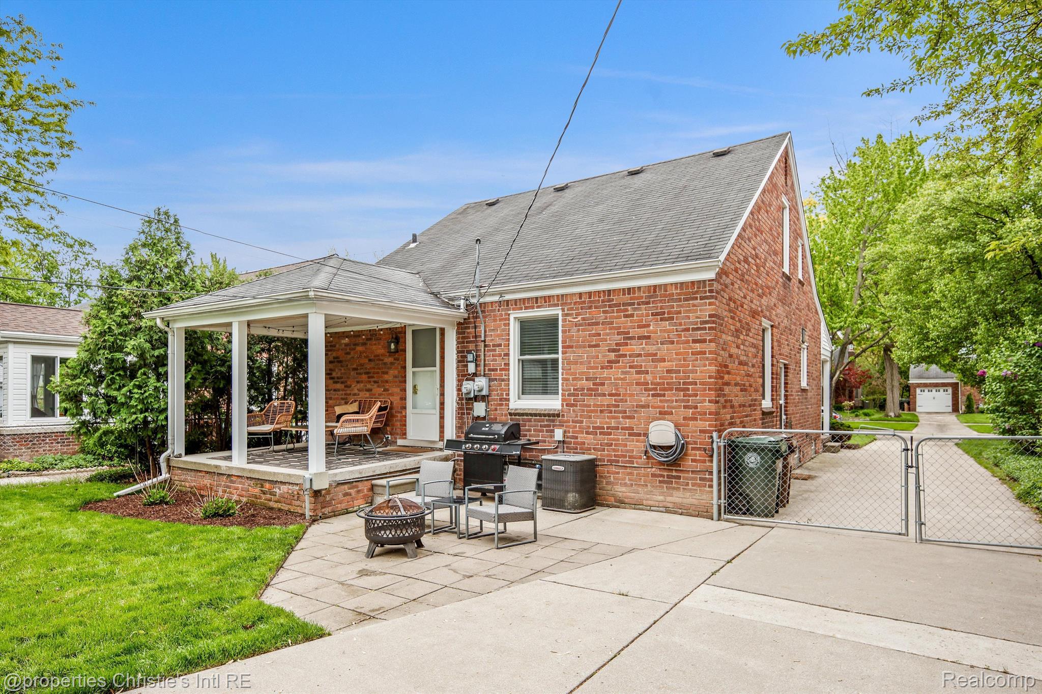 1922 MANCHESTER Boulevard