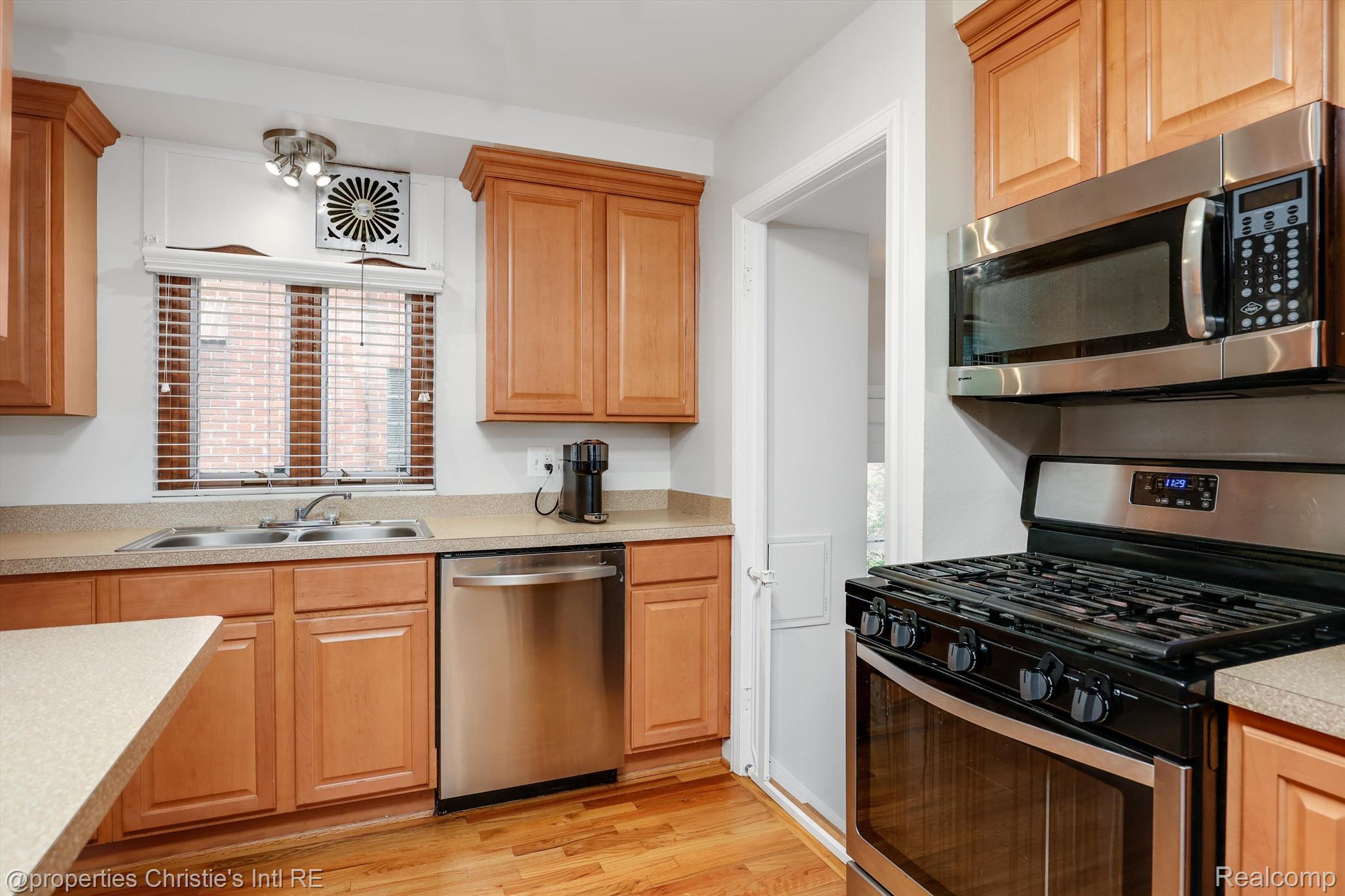 1922 MANCHESTER Boulevard