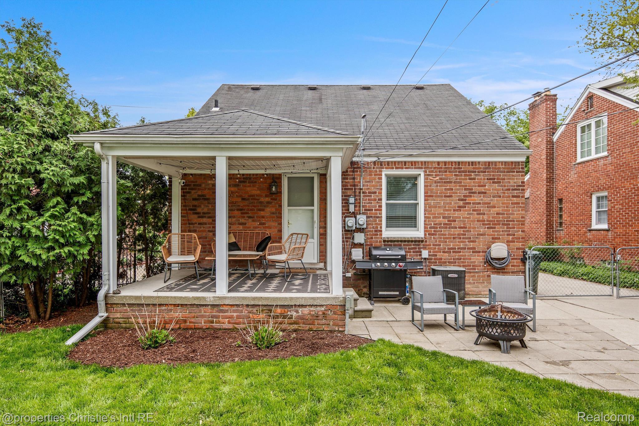 1922 MANCHESTER Boulevard