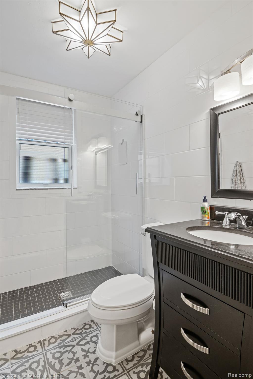 120 SEWARD Street 25-211