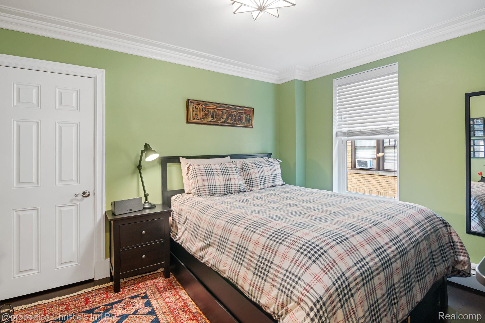 120 SEWARD Street 25-211