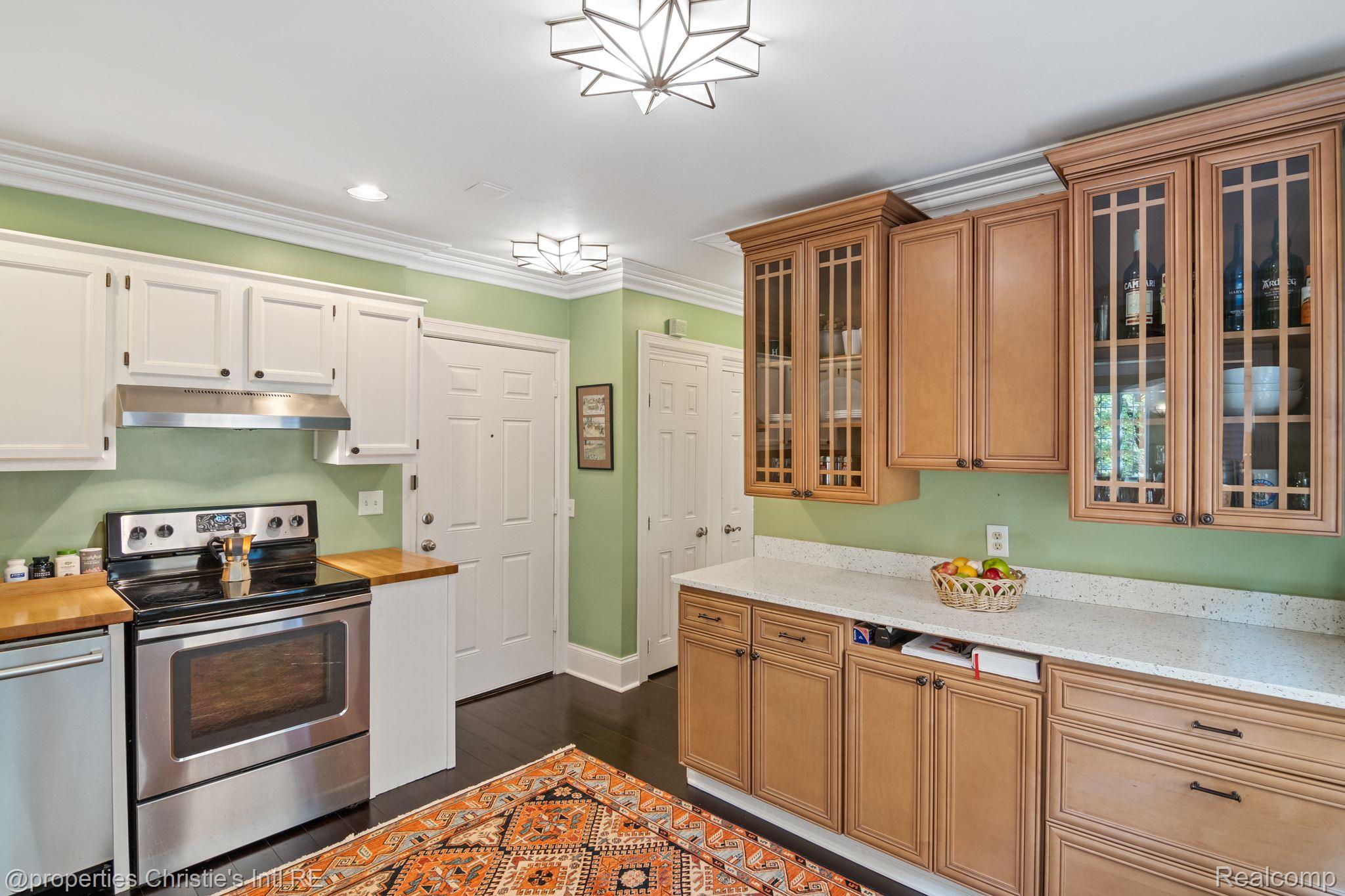 120 SEWARD Street 25-211