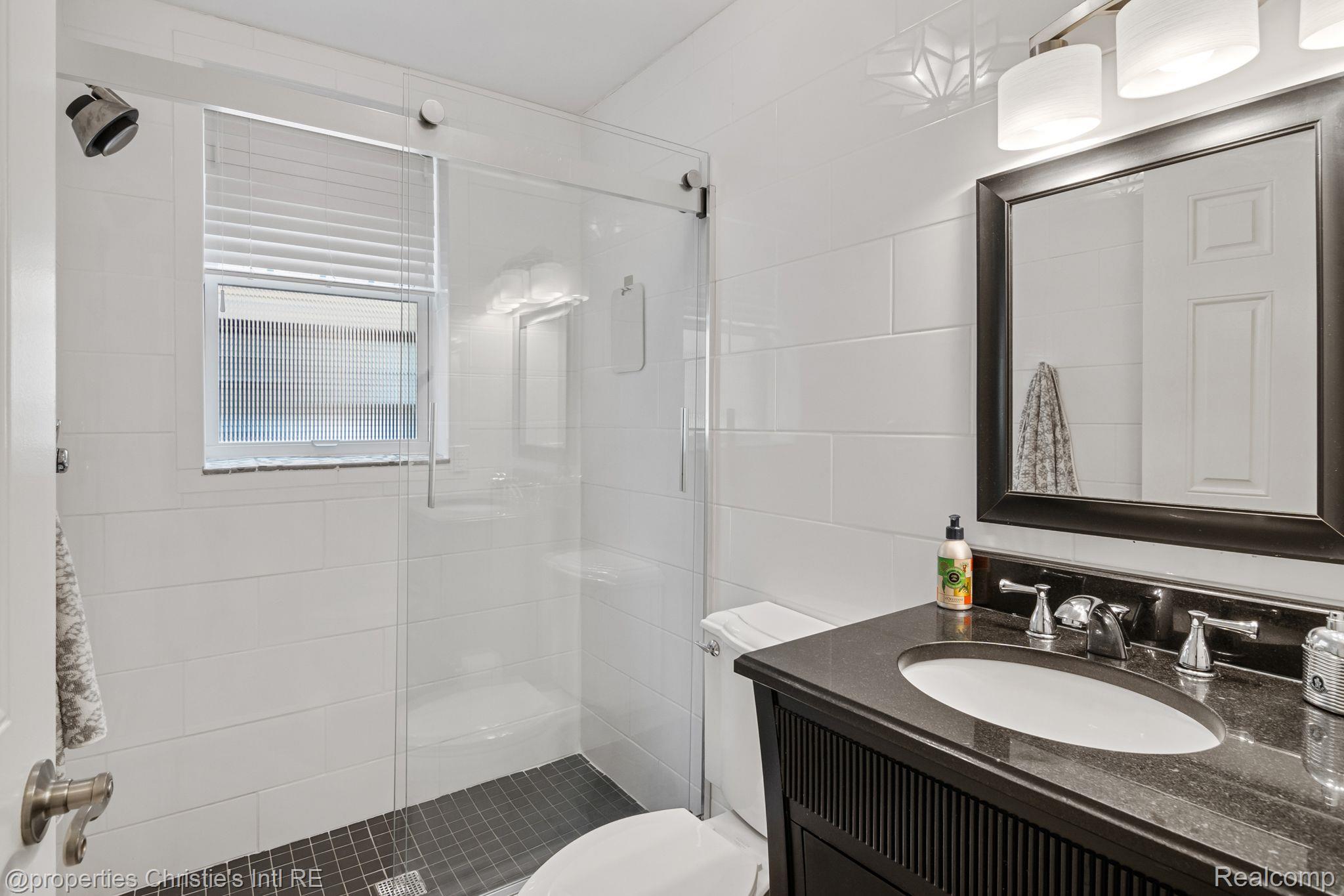 120 SEWARD Street 25-211