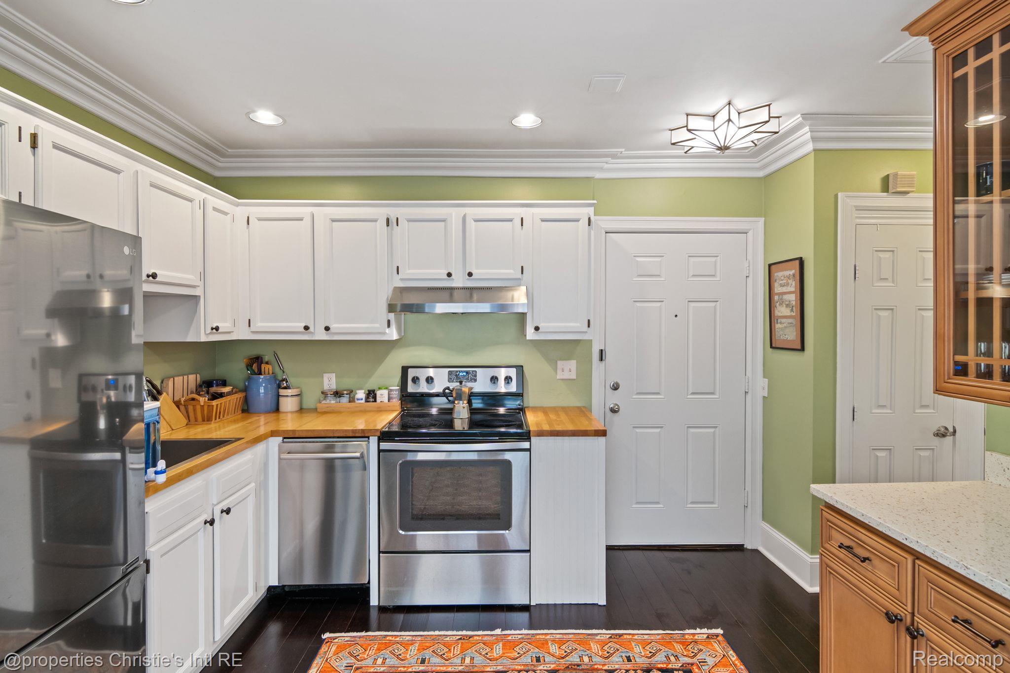 120 SEWARD Street 25-211