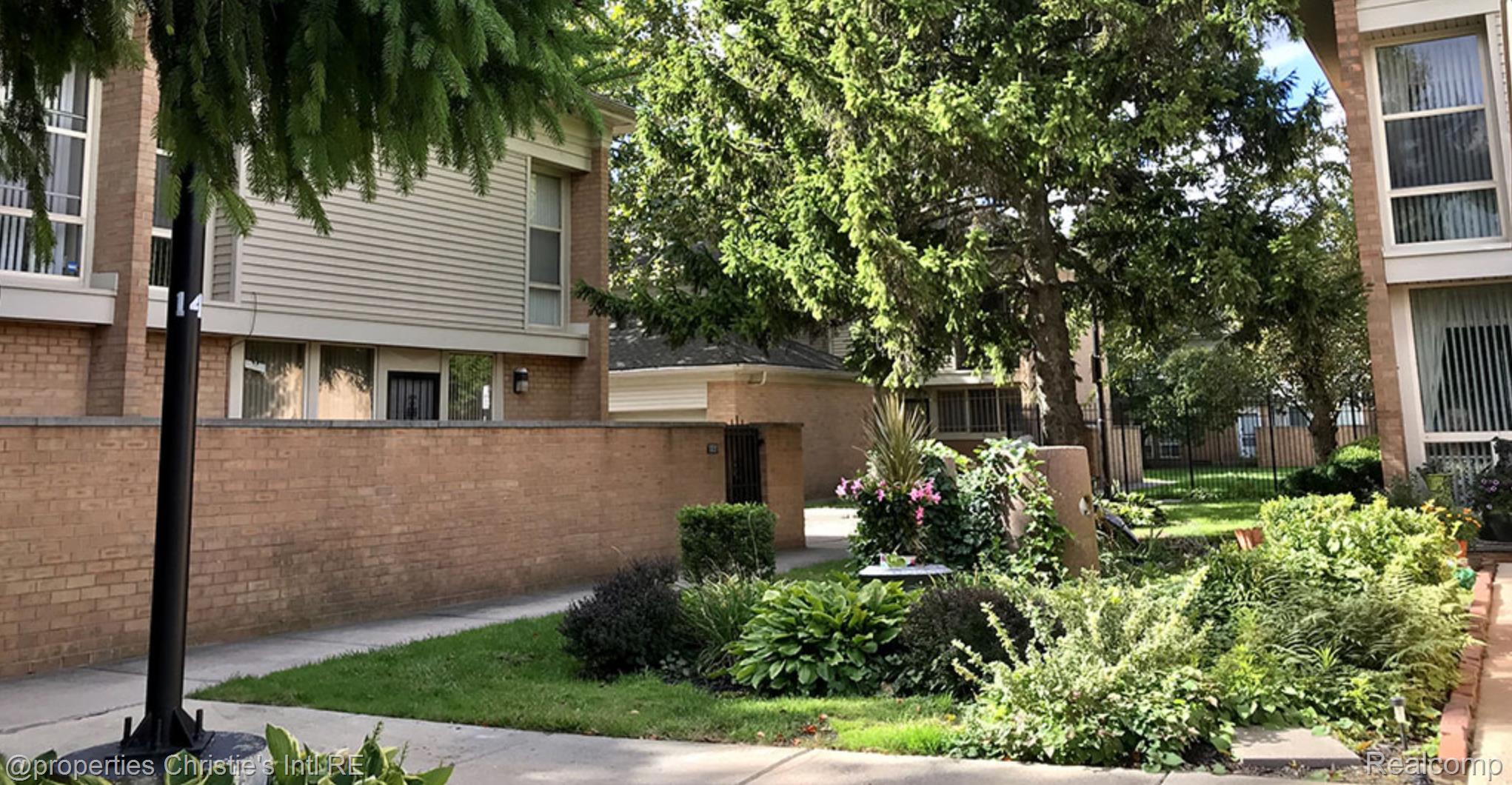 1944 Thornhill Place