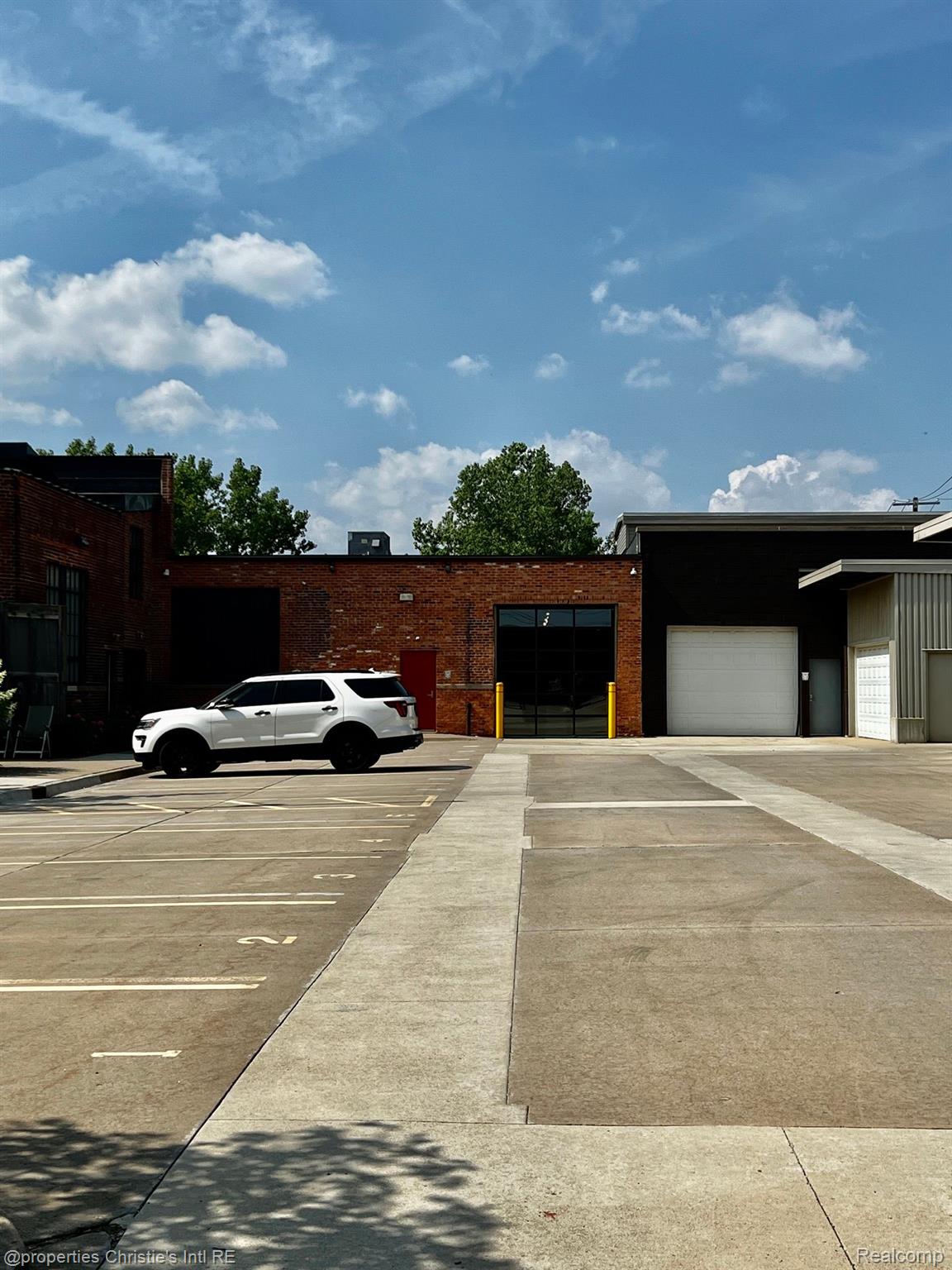 3434 RUSSELL Street 27-207