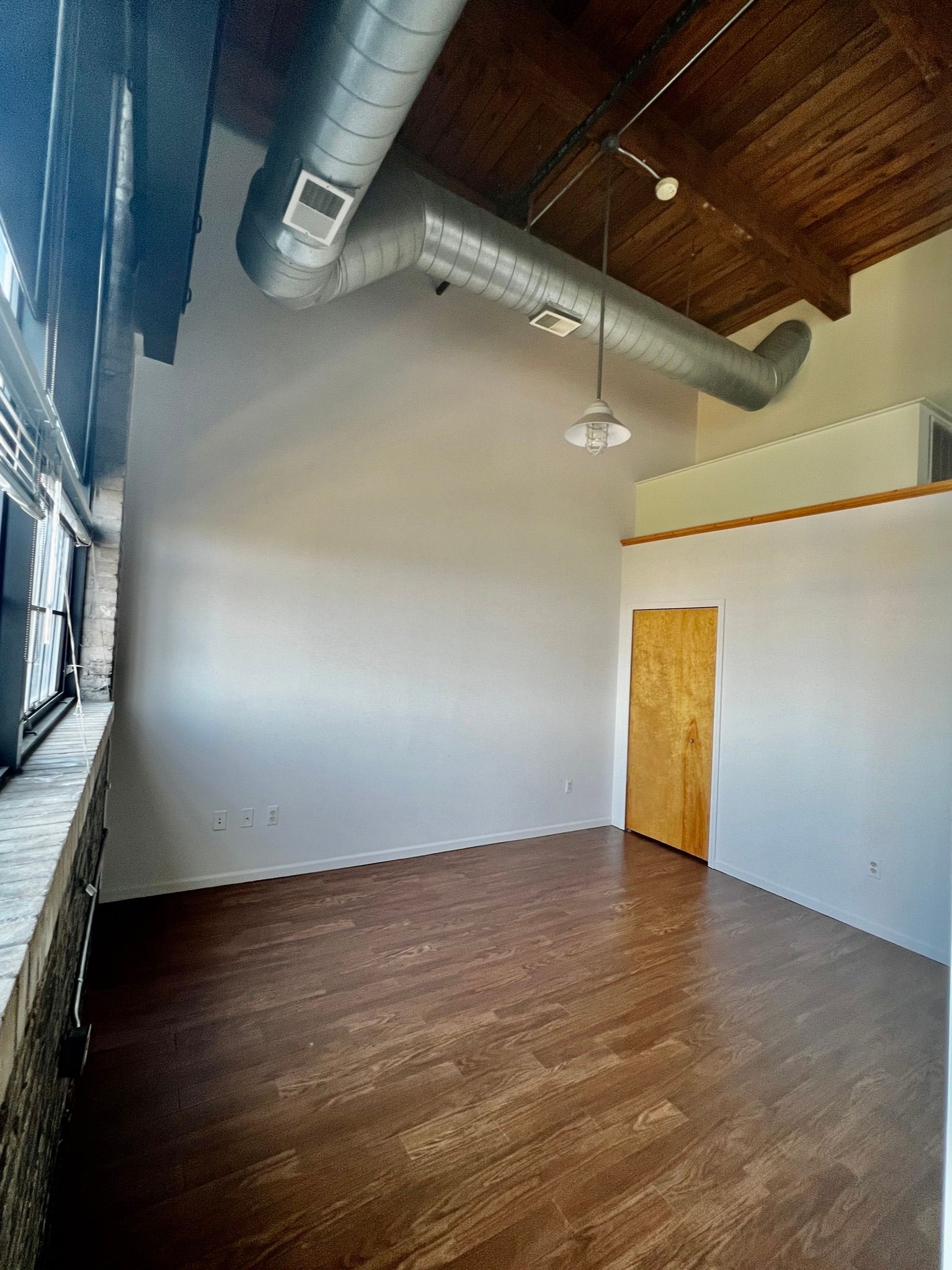 3434 RUSSELL Street 27-207