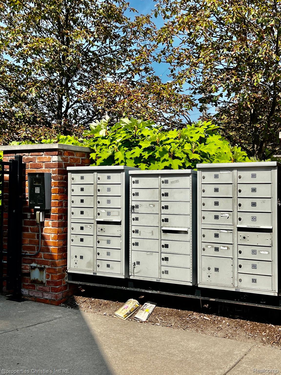 3434 RUSSELL Street 27-207