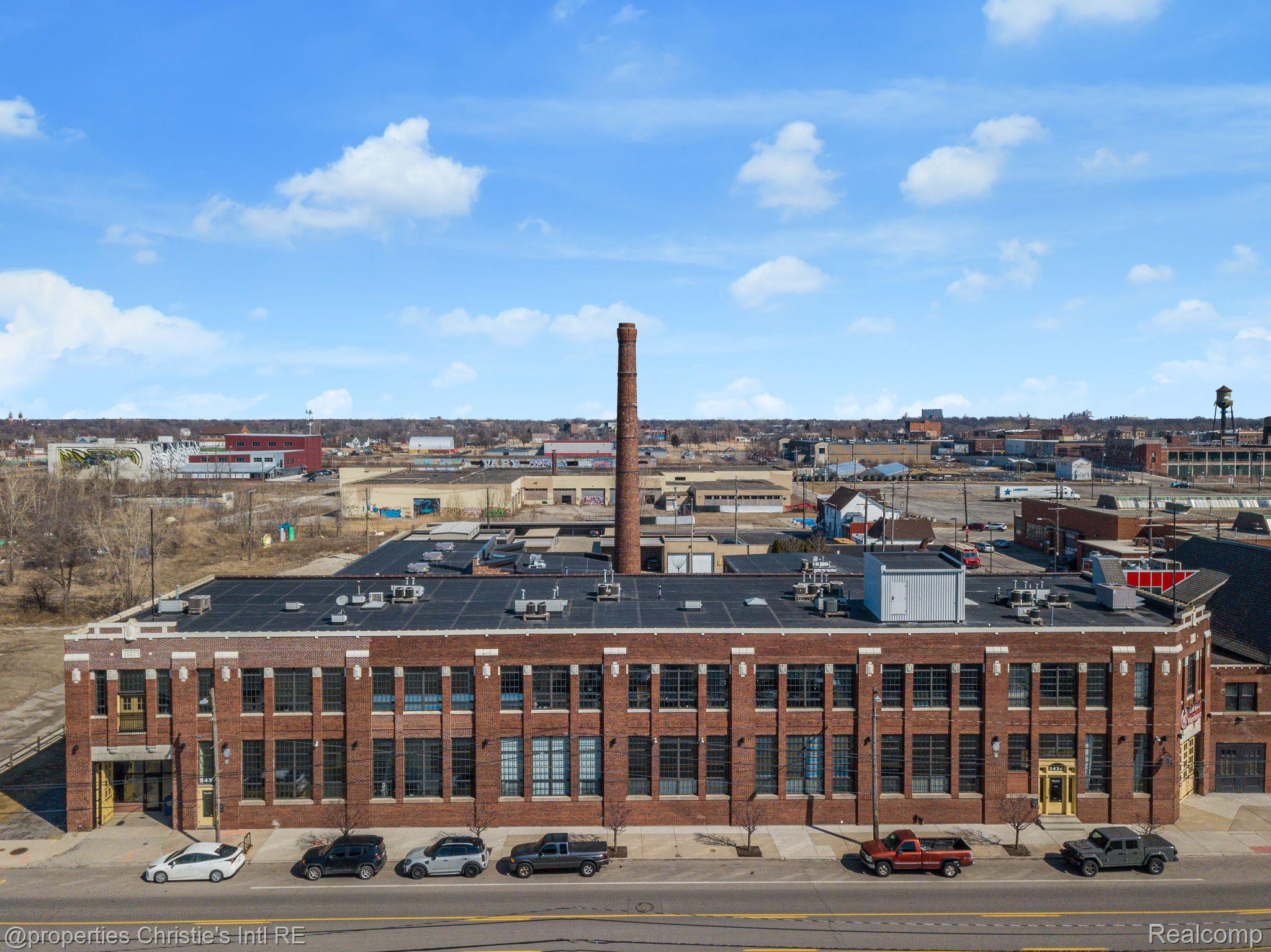 3434 RUSSELL Street 27-207