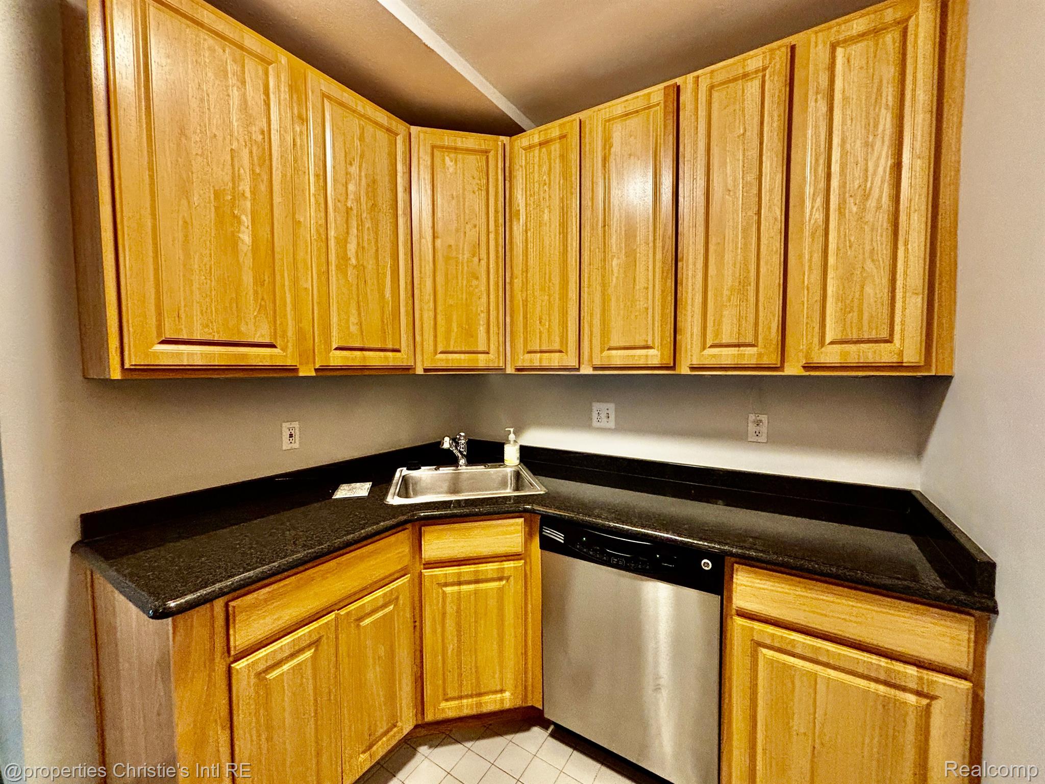 15 E KIRBY Street 628