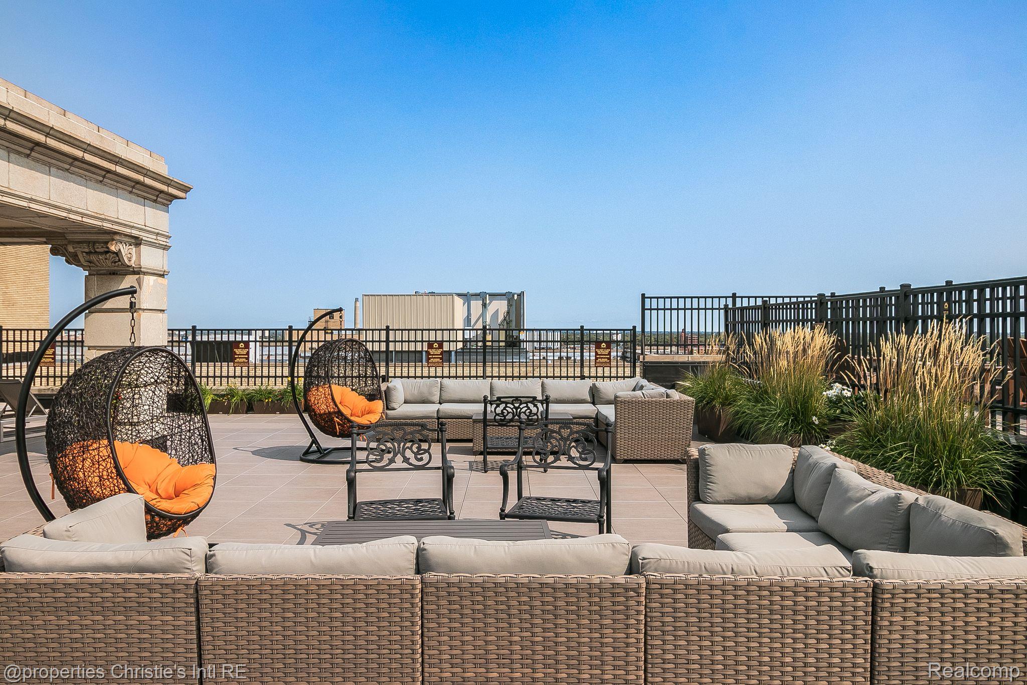 15 E KIRBY Street 628