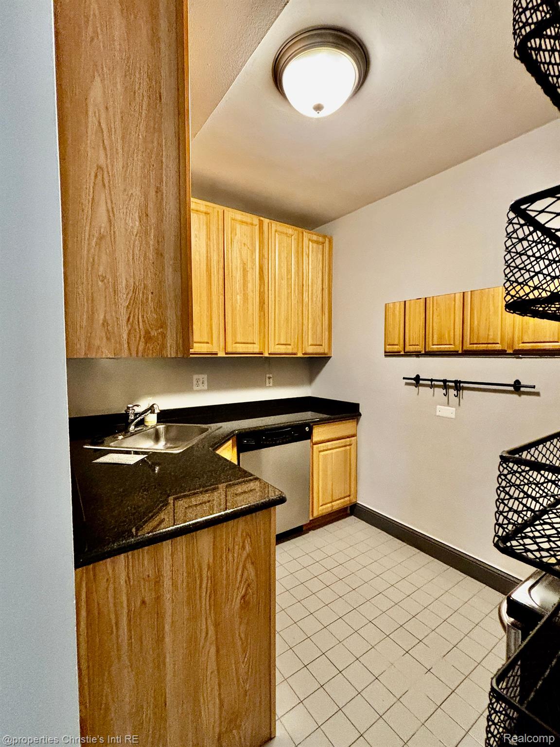 15 E KIRBY Street 628