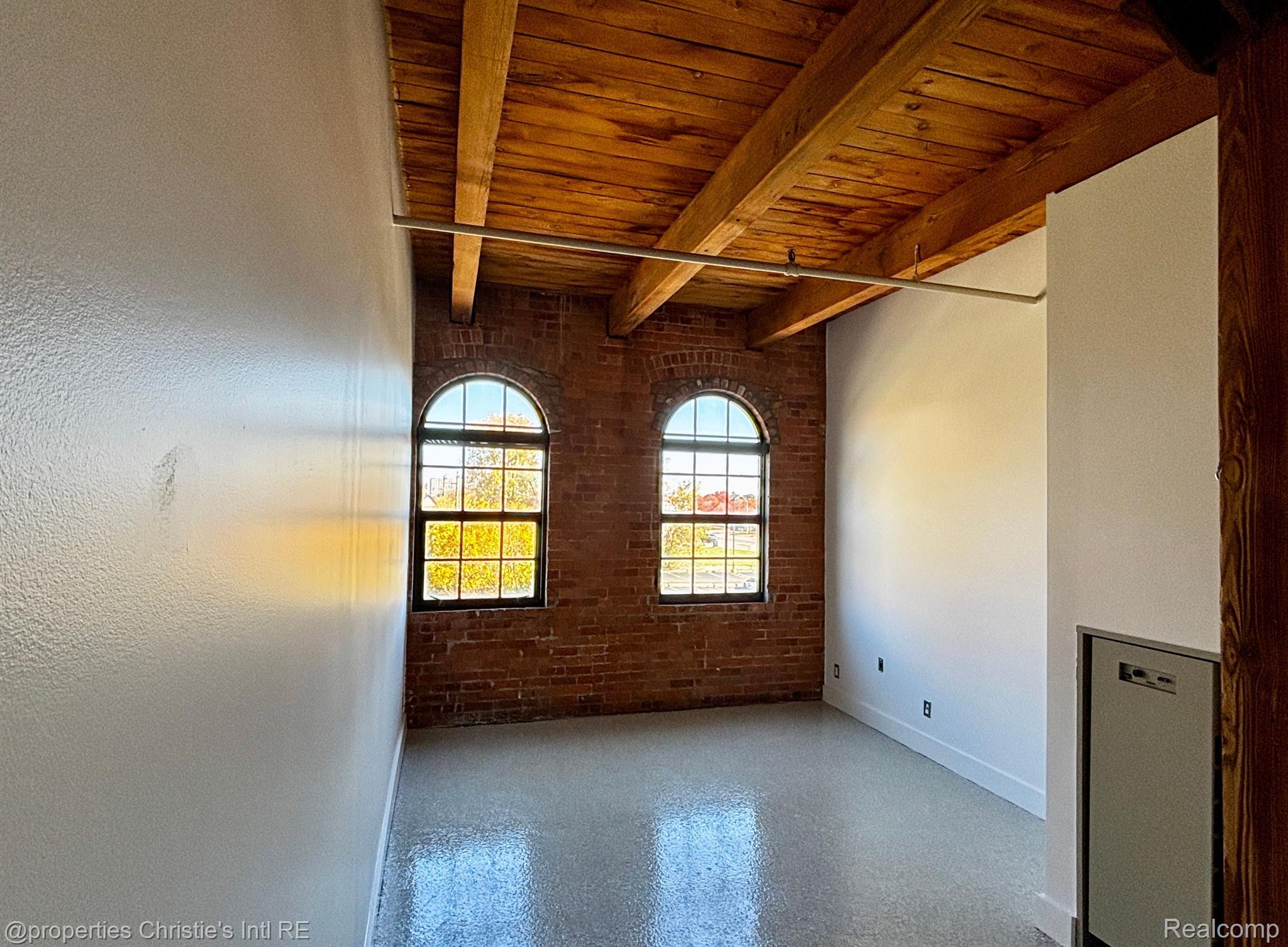 6533 E JEFFERSON Avenue 327
