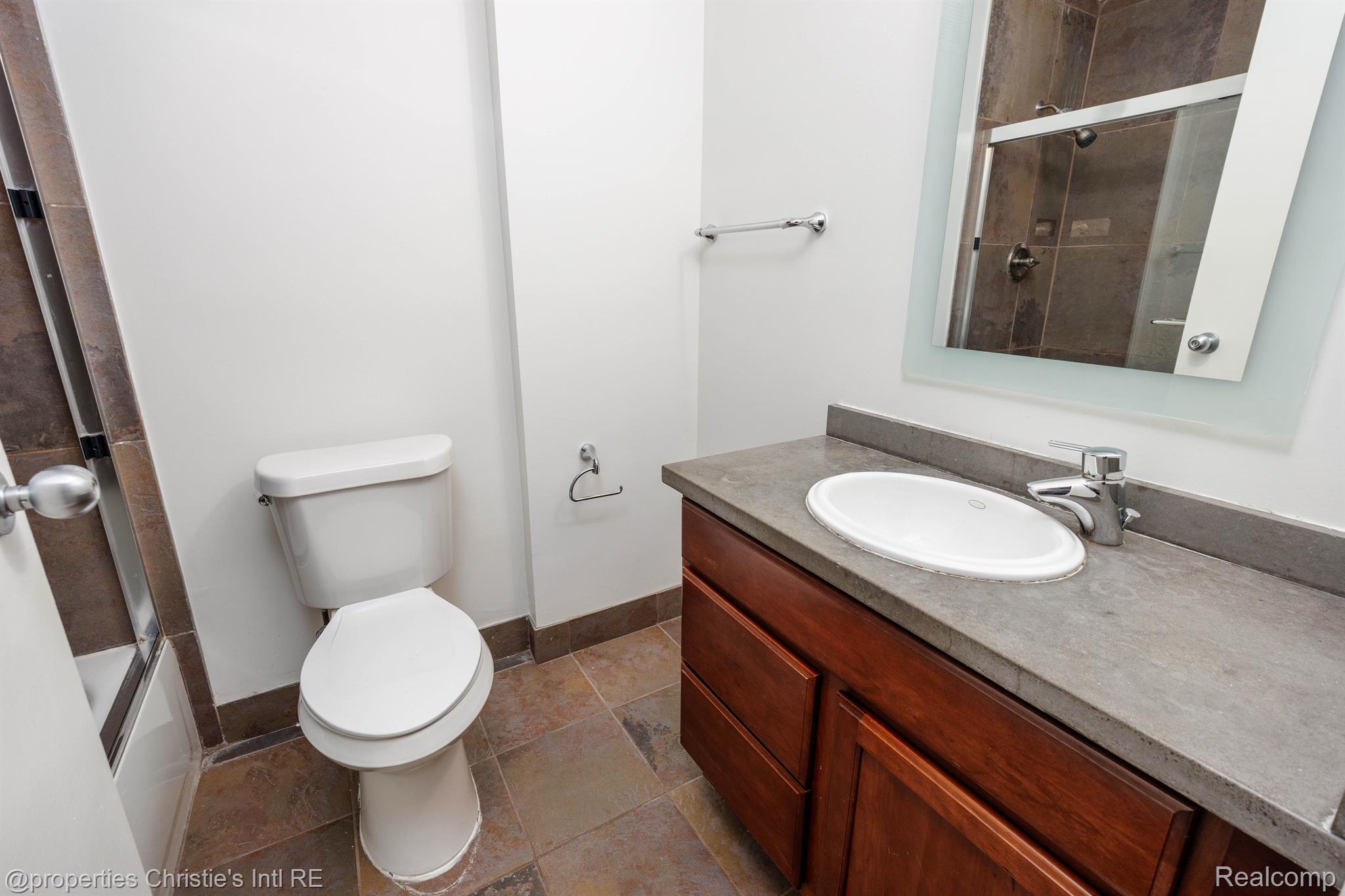 6533 E JEFFERSON Avenue 327
