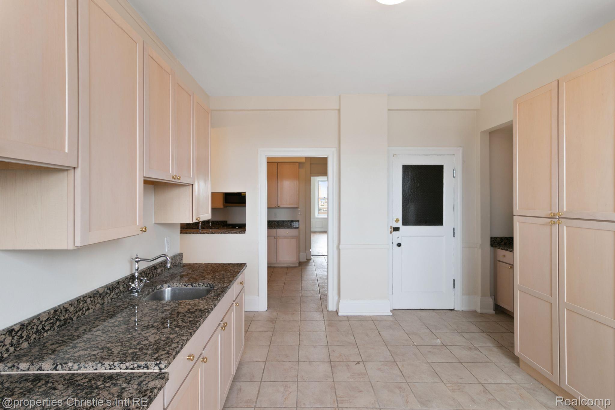 2900 E Jefferson Avenue C3