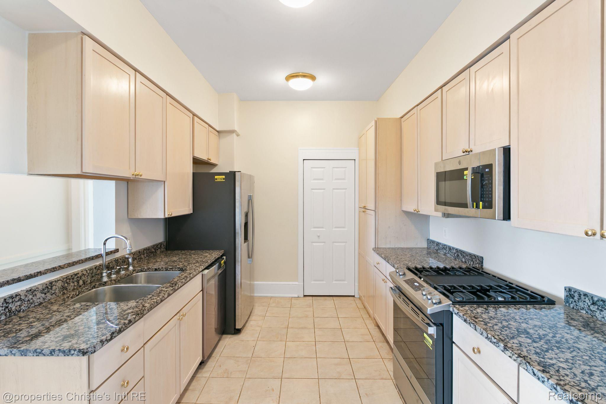 2900 E Jefferson Avenue C3