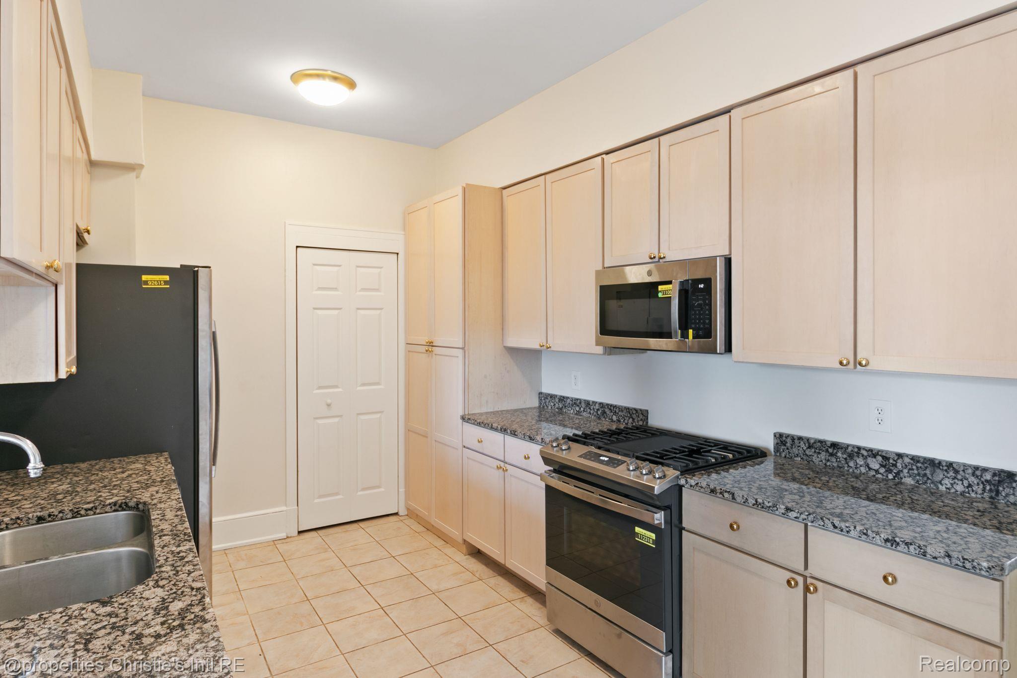 2900 E Jefferson Avenue C3