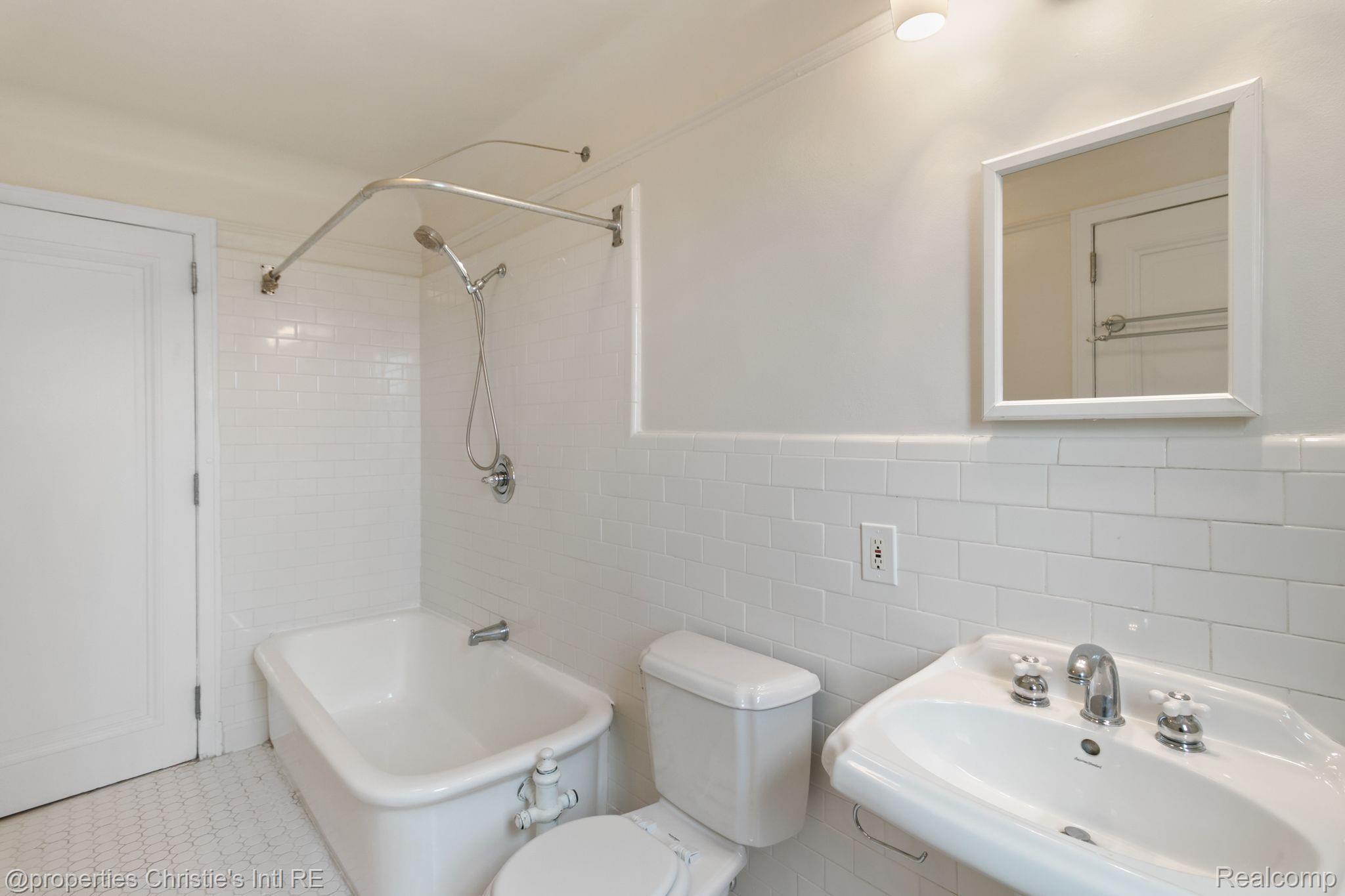 2900 E Jefferson Avenue C3