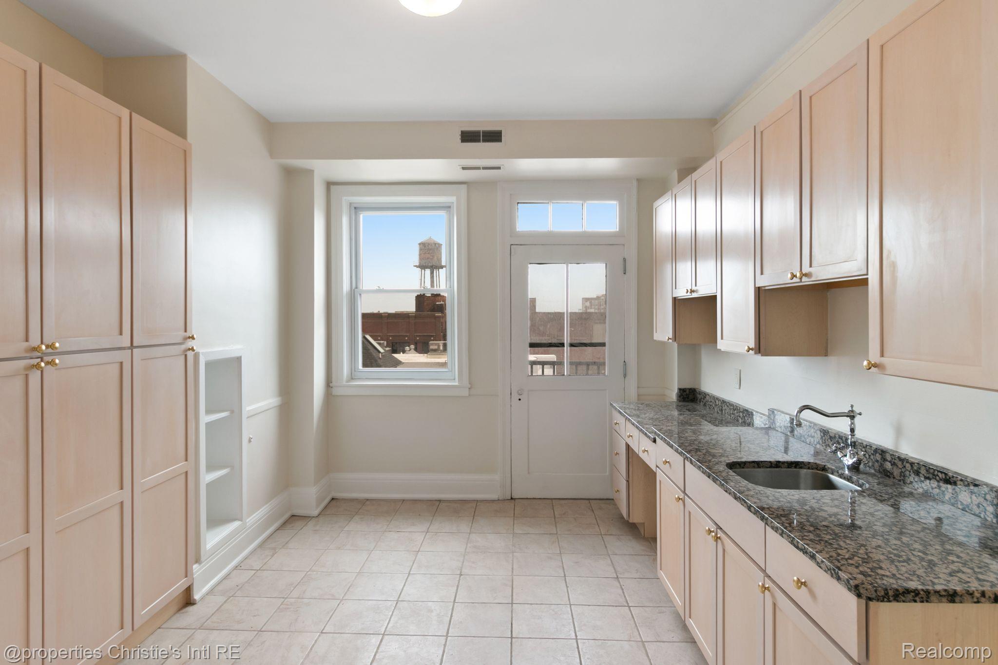 2900 E Jefferson Avenue C3