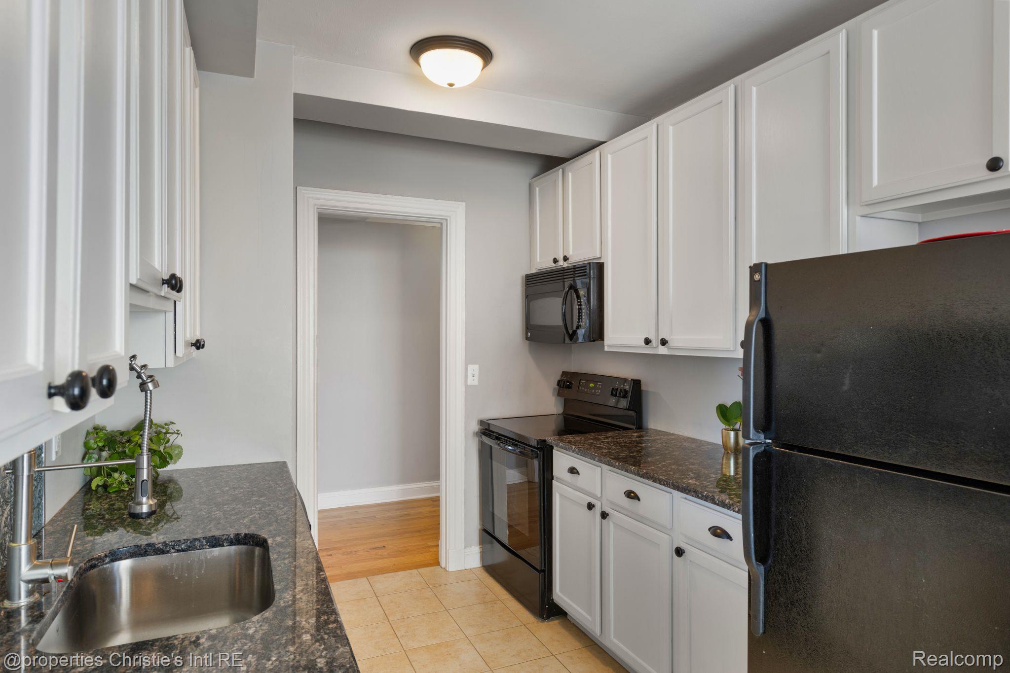 15 E KIRBY Street 710
