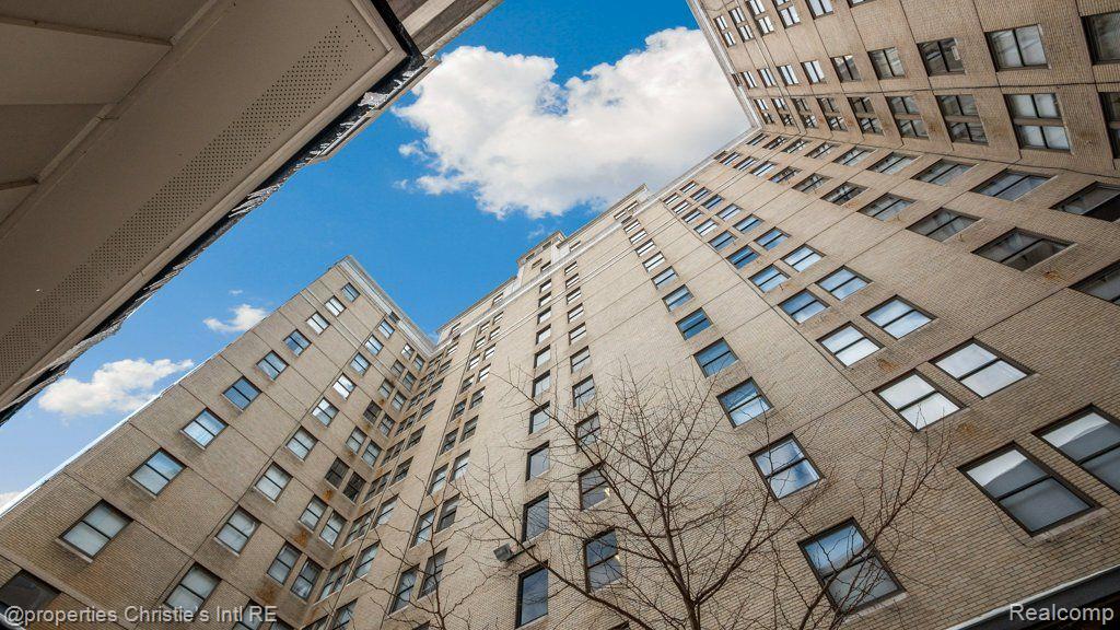 15 E KIRBY Street 710