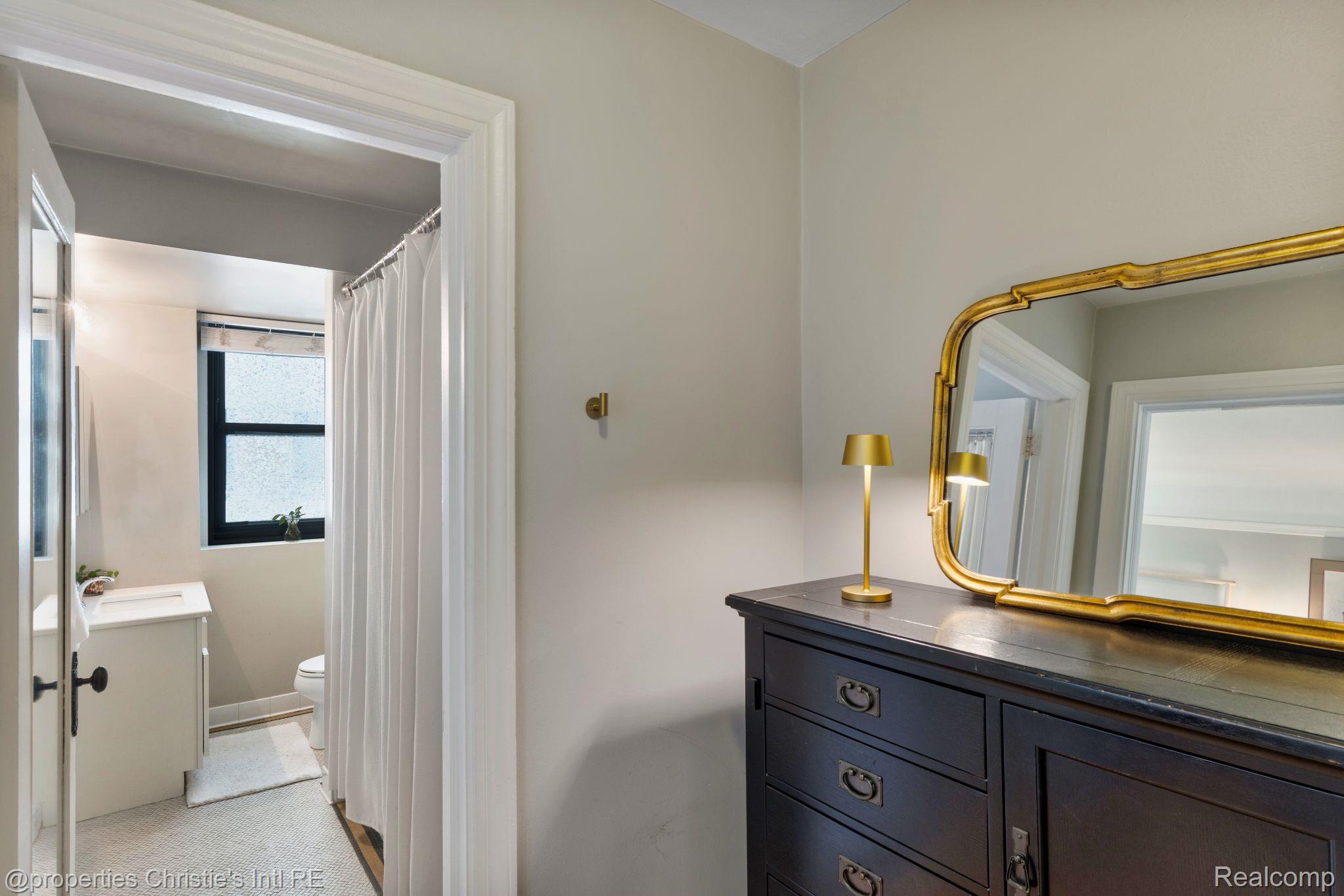 15 E KIRBY Street 710